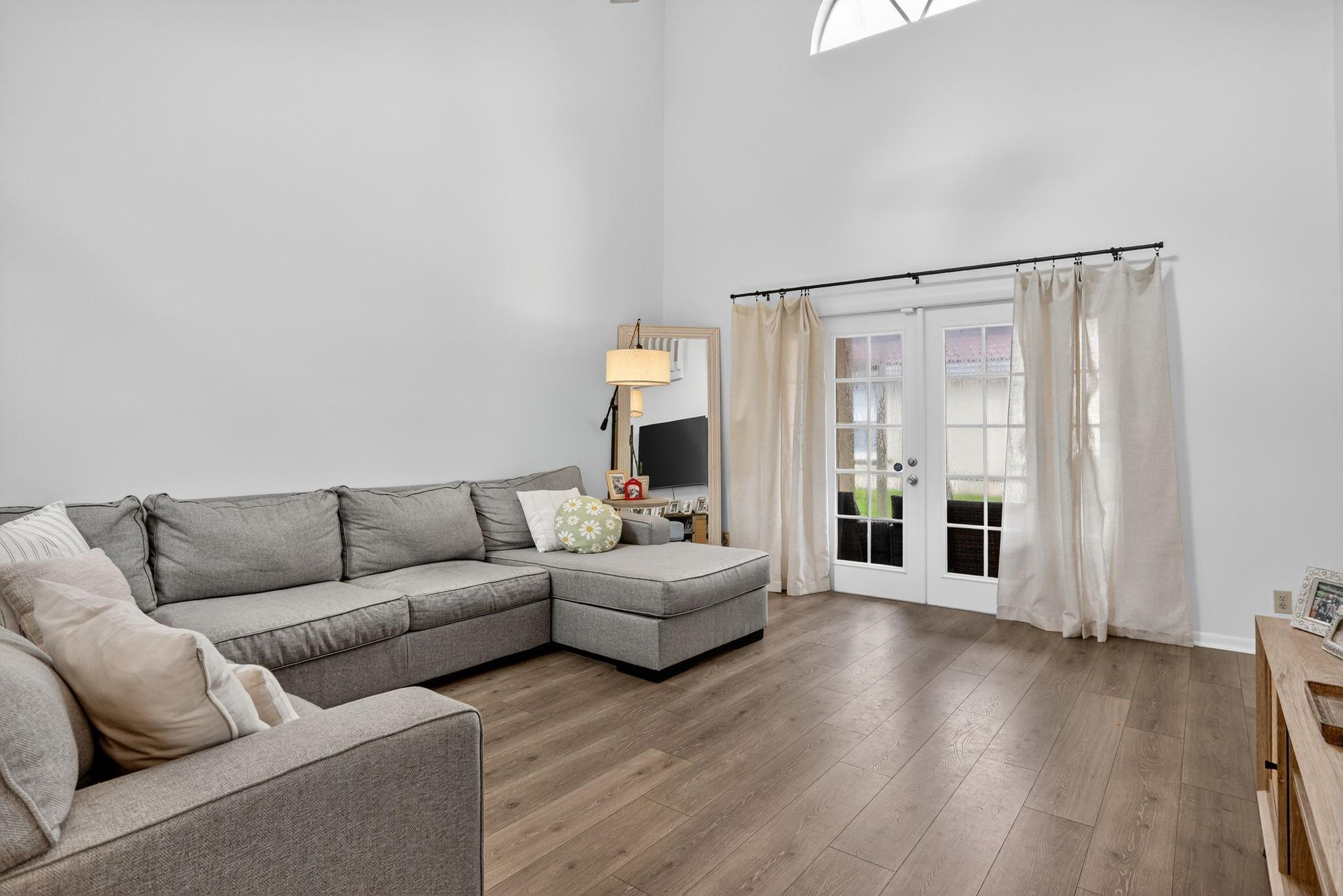 11461 Lakeview Drive 8, Coral Springs, FL 33071