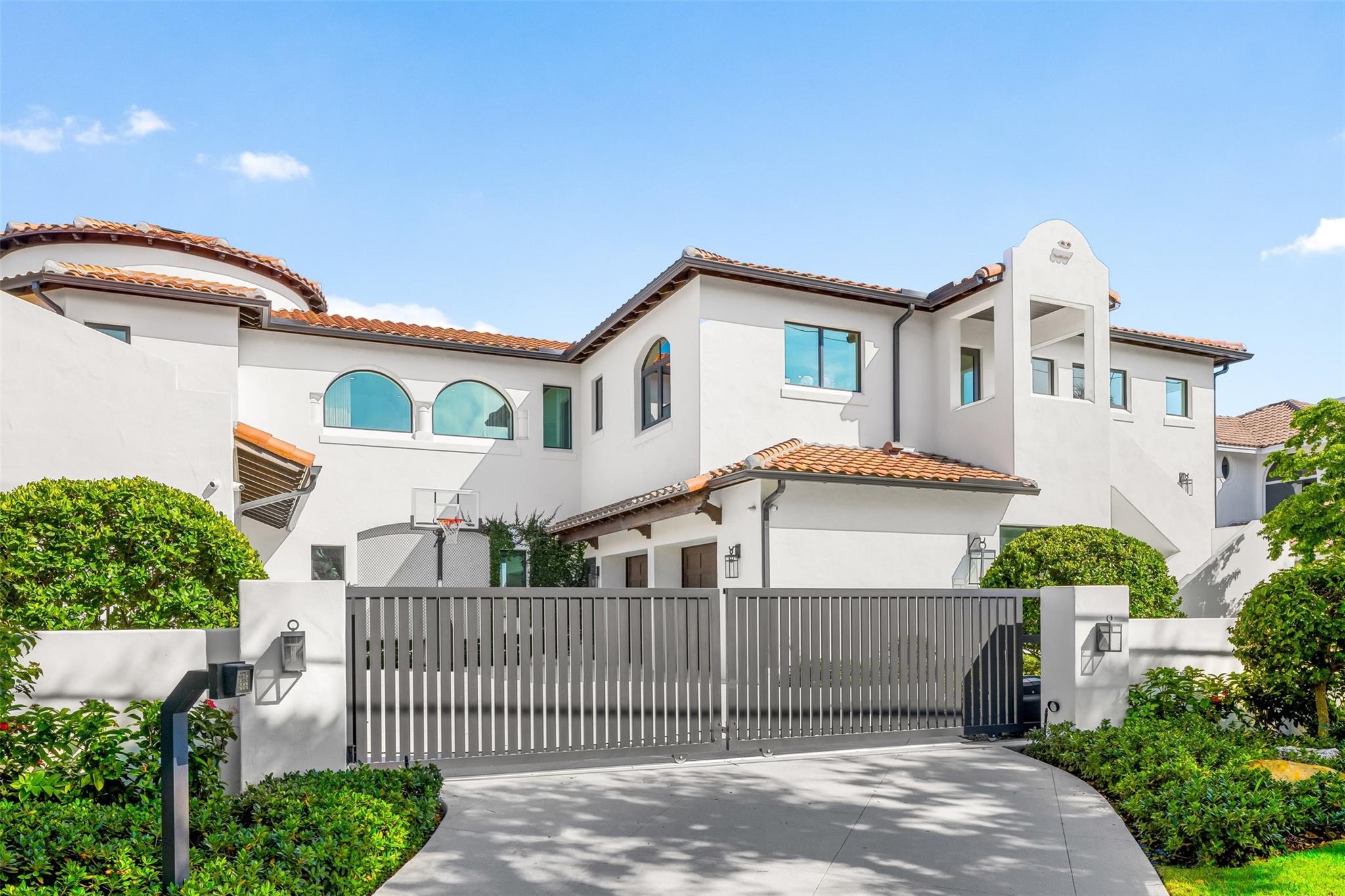 2300 NE 34th Court, Lighthouse Point, FL 33064