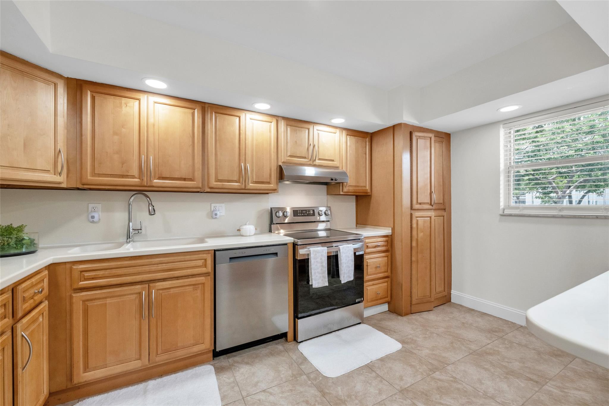 2850 S Forest Hills Boulevard 105, Coral Springs, FL 33065