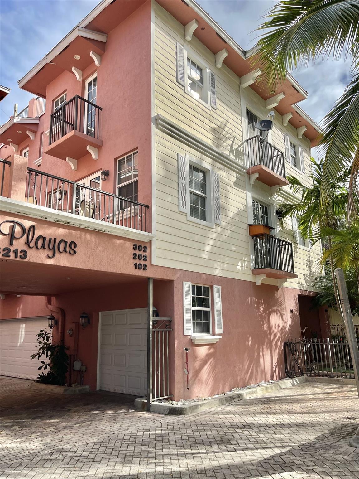 Photo for 3213 NE 5th Street, 102, Pompano Beach, FL 33062 - listing #FX-10526805 3213 NE 5th Street, 102, Pompano Beach, FL 33062