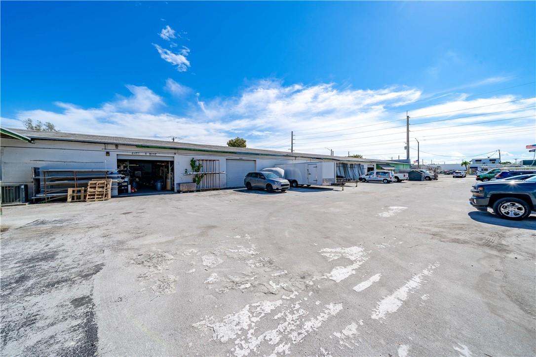 841 NE 44th Street, Oakland Park, FL 33334