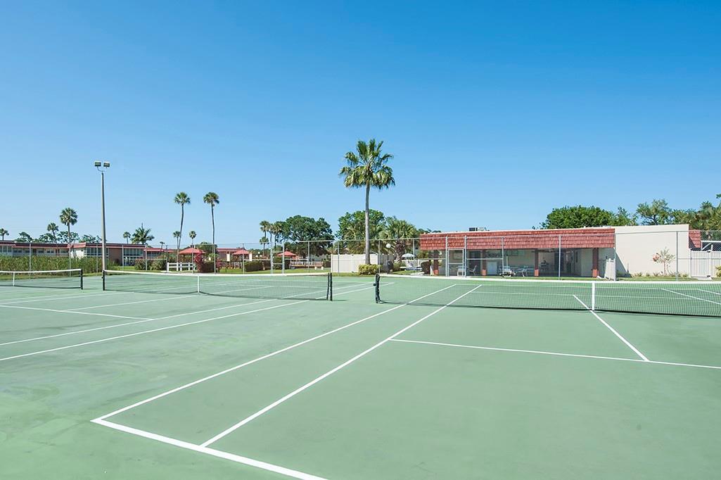 Tennis / Pickleball Courts