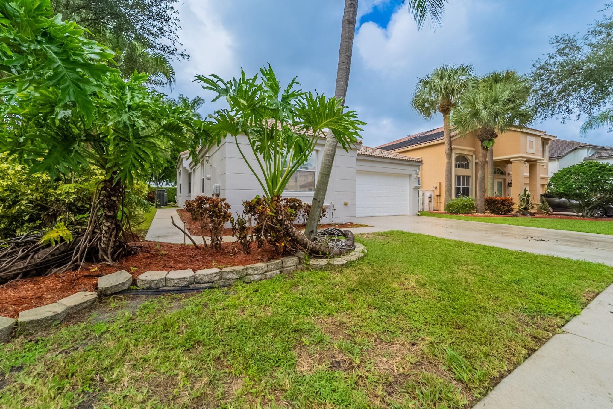 Photo for 6359 Stonehurst Circle, Lake Worth, FL 33467 - Listing #FX-10528195 6359 Stonehurst Circle, Lake Worth, FL 33467