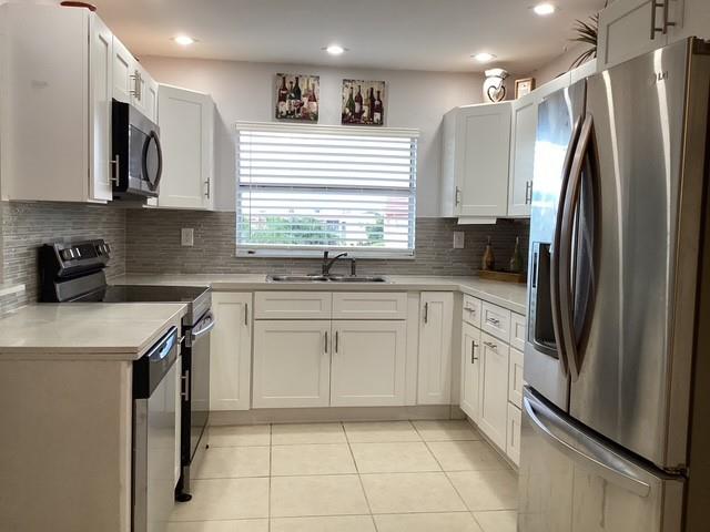 Photo for 9481 Sunrise Lakes Boulevard, 303, Sunrise, FL 33322 - listing #FX-10530619 9481 Sunrise Lakes Boulevard, 303, Sunrise, FL 33322