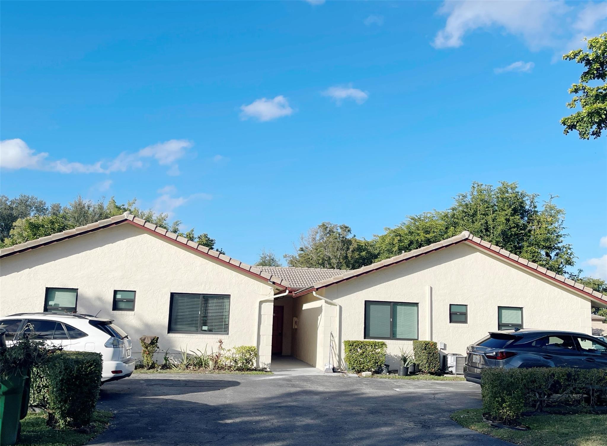 Photo for 4104 NW 114th Avenue, Coral Springs, FL 33065 - Listing #FX-10548393 4104 NW 114th Avenue, Coral Springs, FL 33065