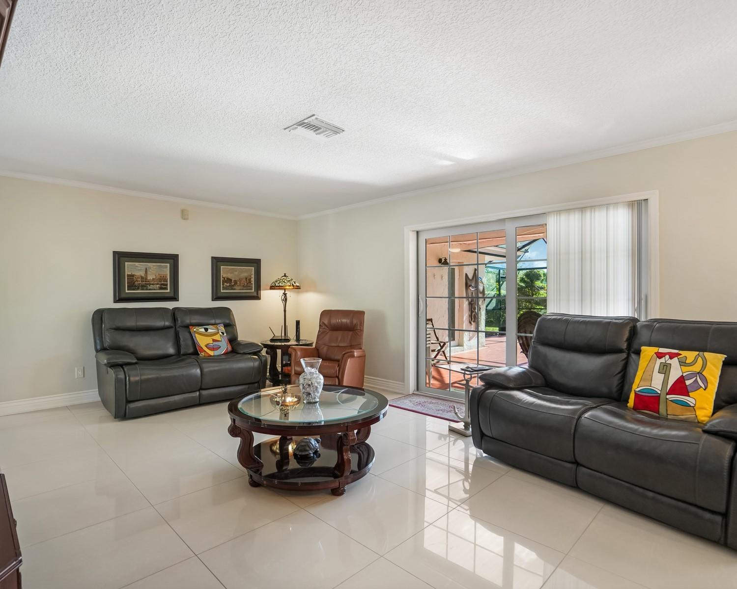 906 NW 83rd Drive, Coral Springs, FL 33071