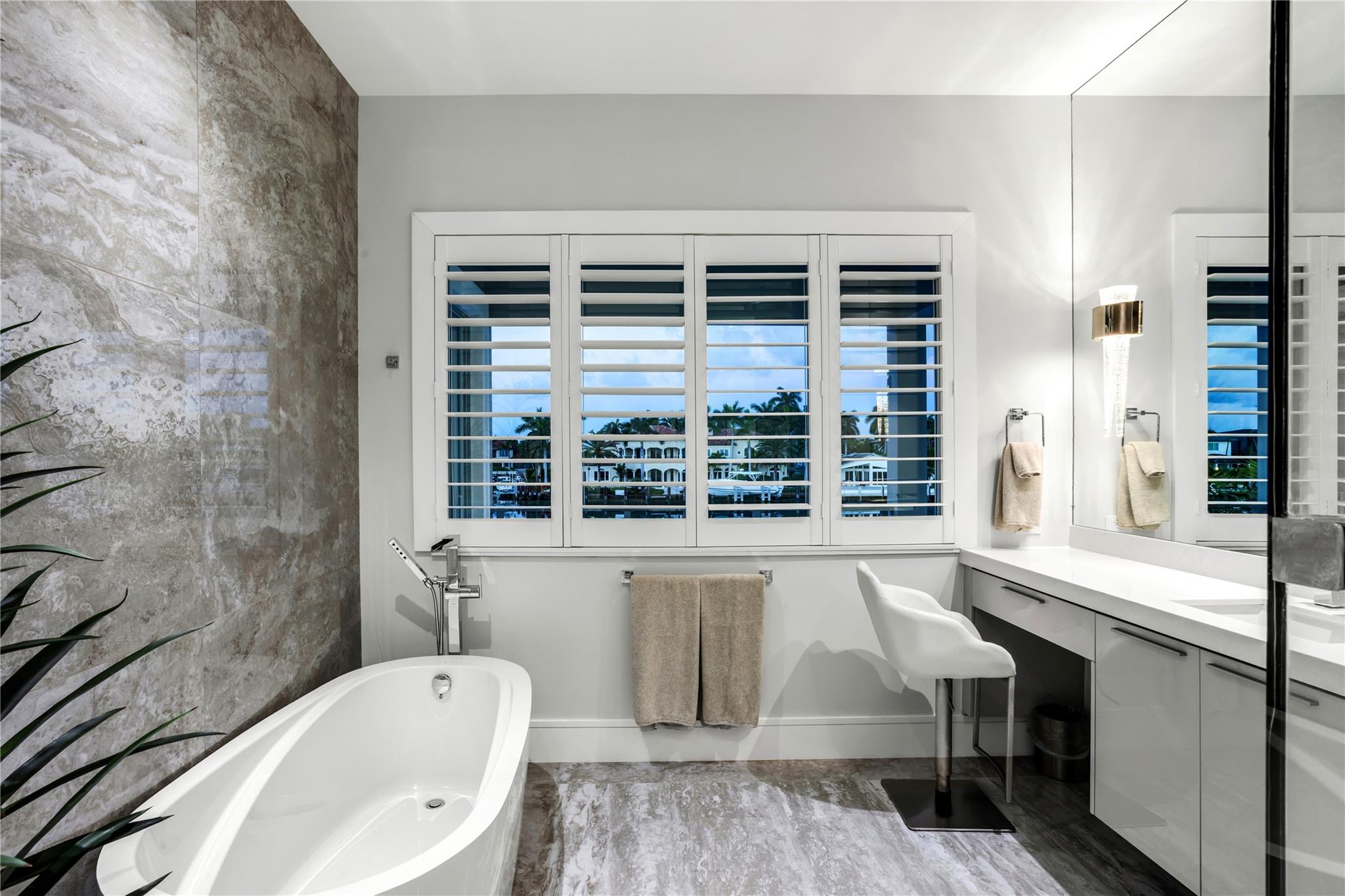 3129 NE 31st Avenue, Lighthouse Point, FL 33064