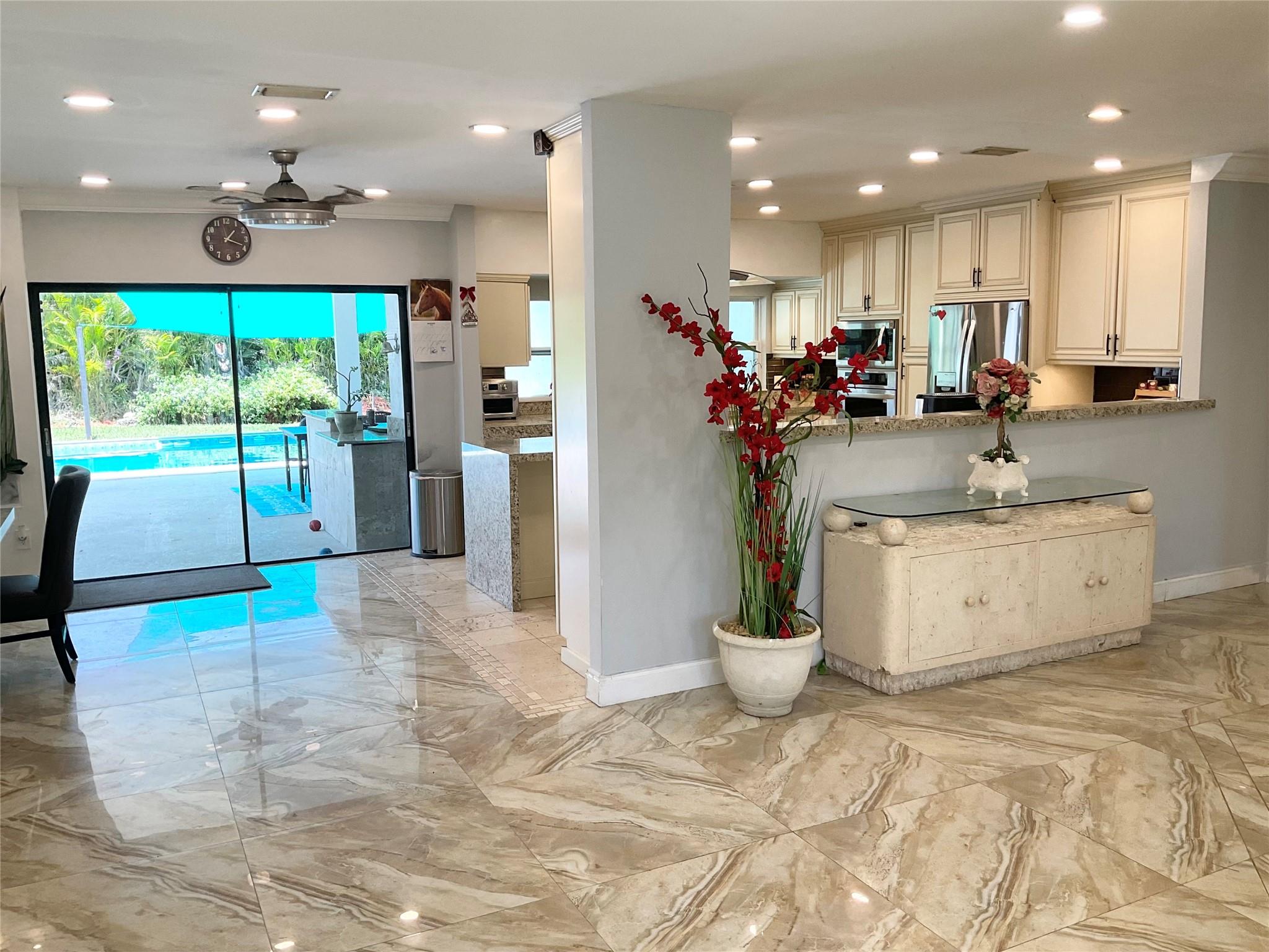 10477 NW 4th Street, Coral Springs, FL 33071