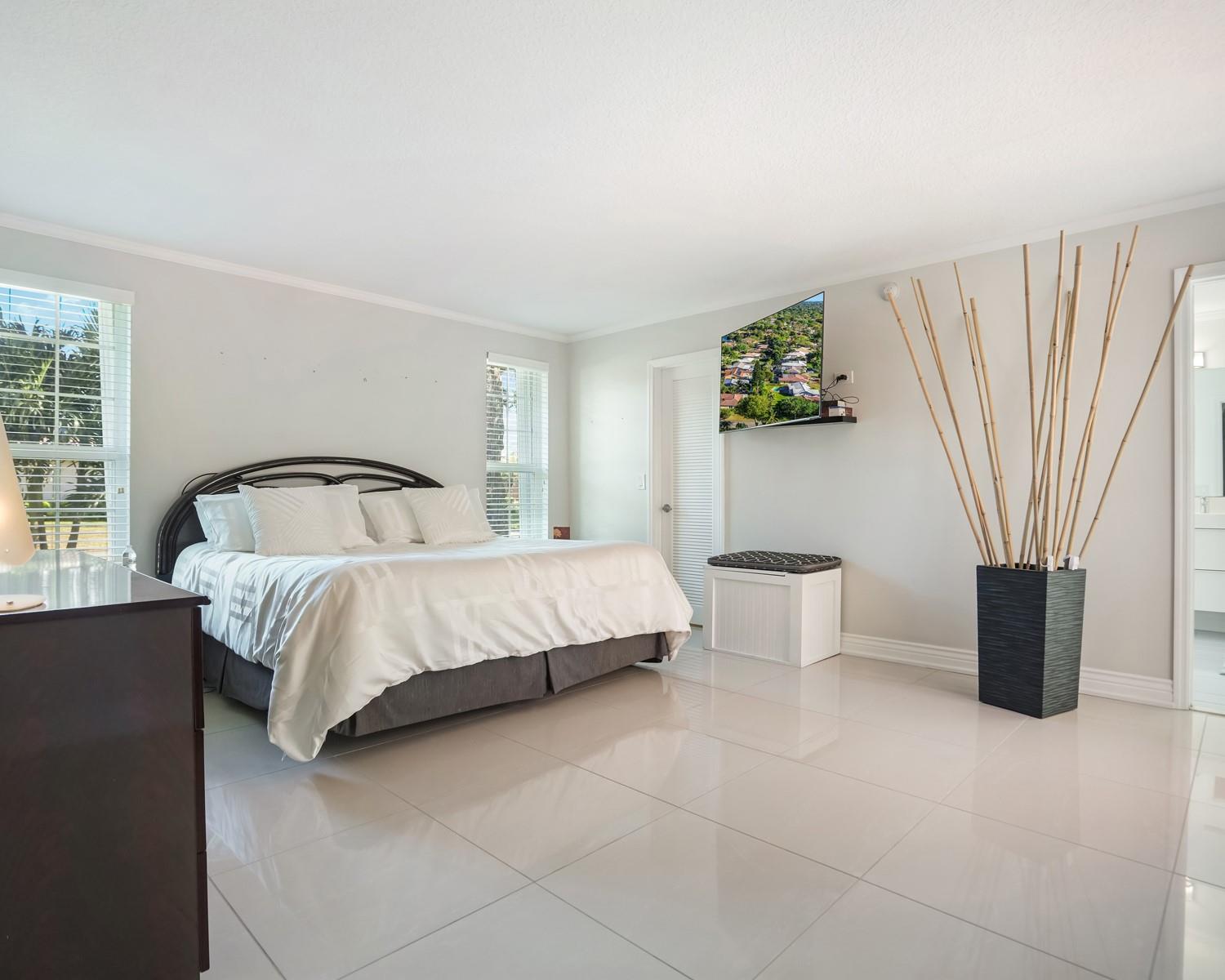 906 NW 83rd Drive, Coral Springs, FL 33071