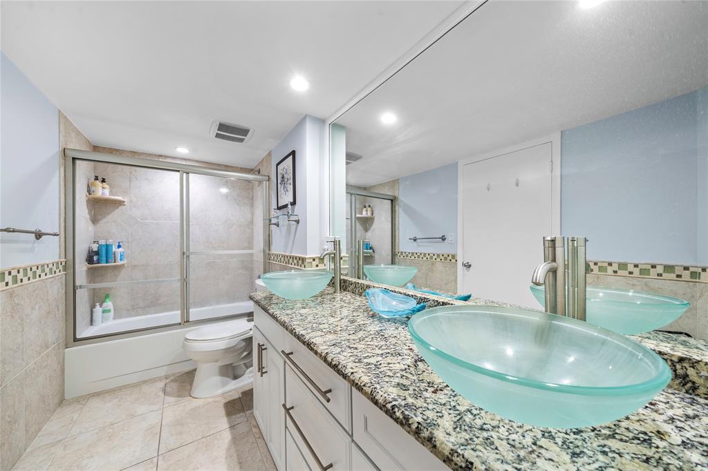 Photo for 600 Ocean Drive, 8D, Juno Beach, FL 33408 - Listing #FX-10422430 600 Ocean Drive, 8D, Juno Beach, FL 33408