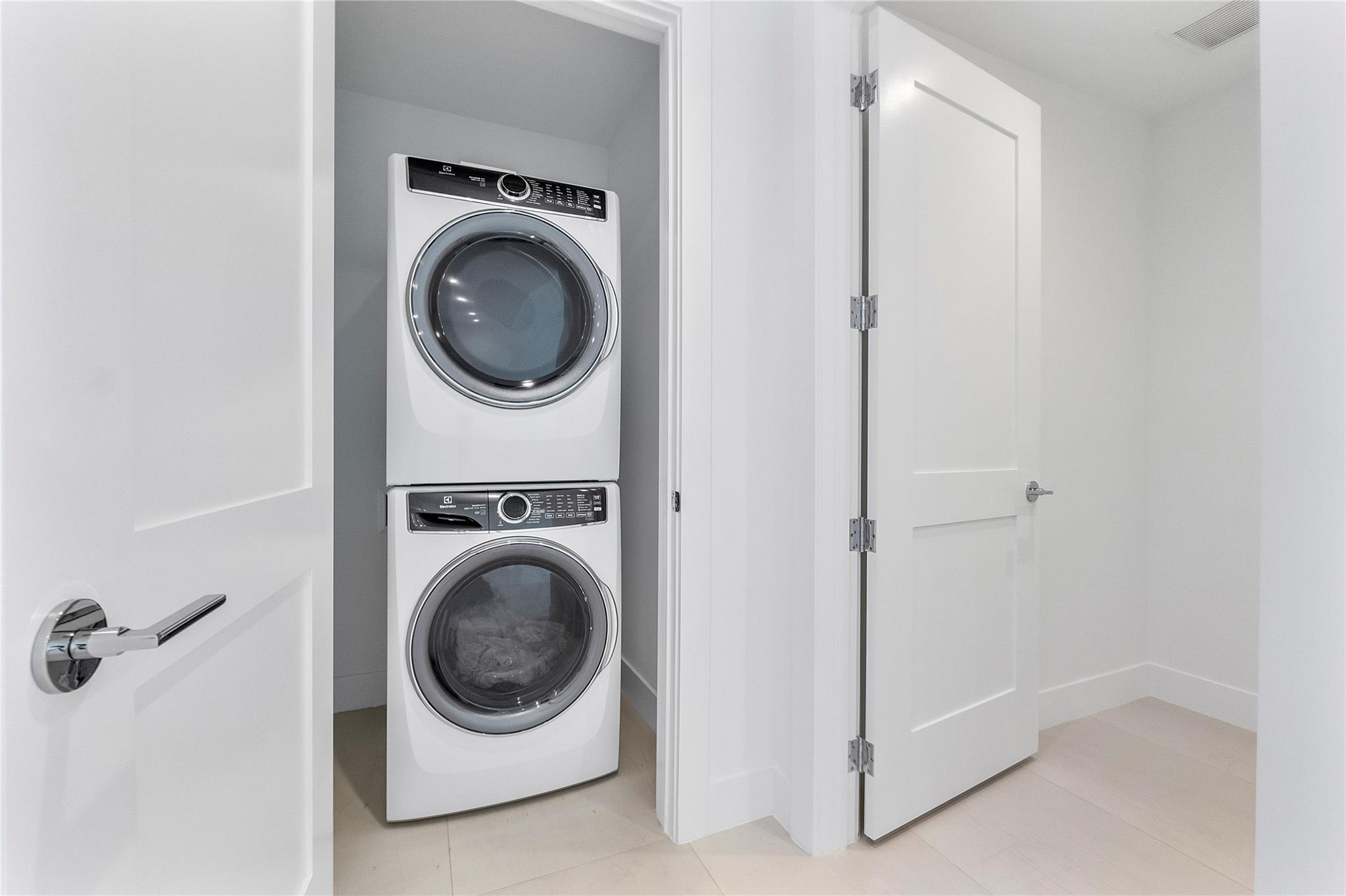 153 Seabreeze Boulevard 1203, Fort Lauderdale, FL 33304