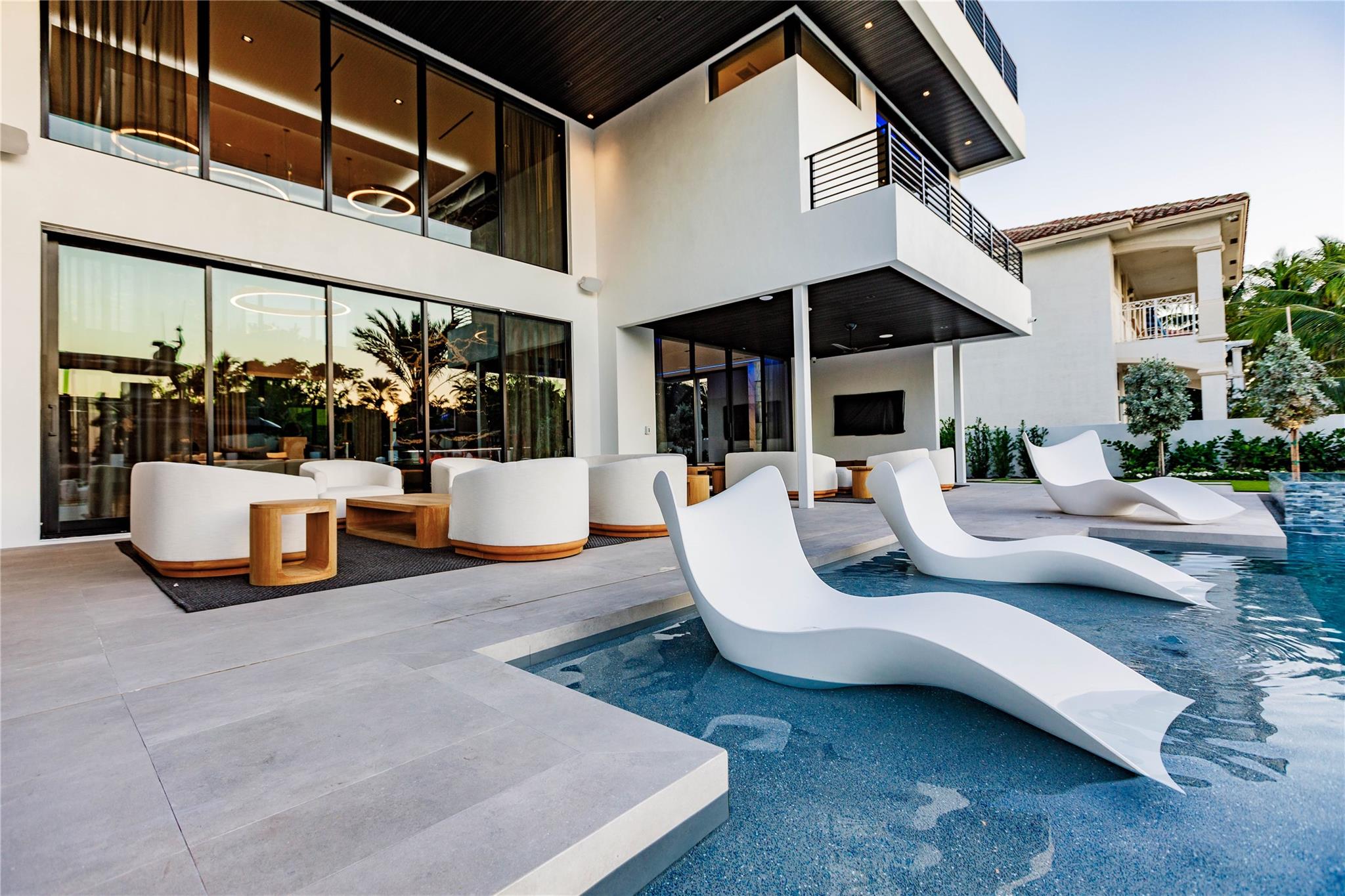 725 SE Poinciana Drive, Fort Lauderdale, FL 33301