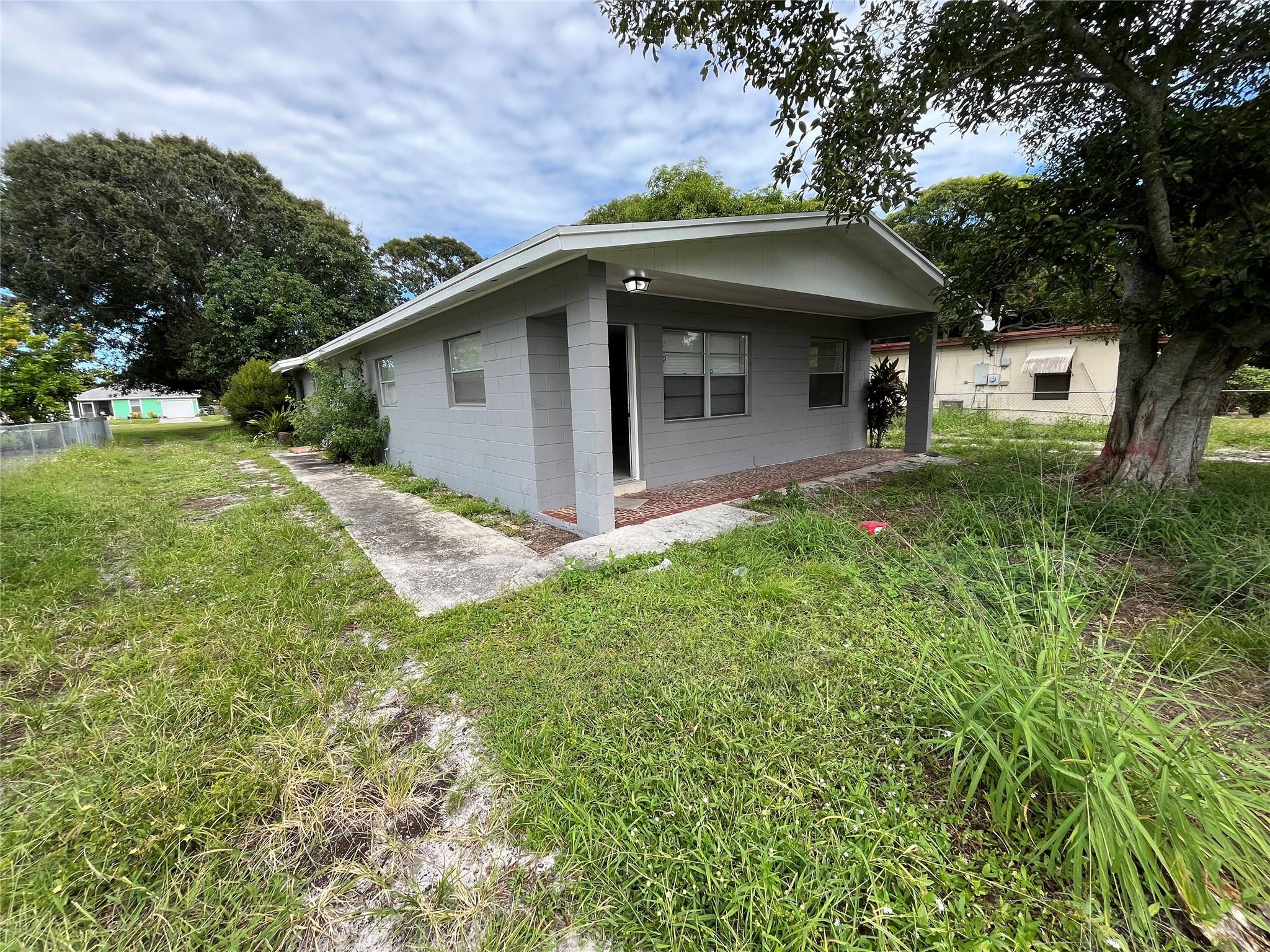 Photo for 1414 Edgewood Terrace, Fort Pierce, FL 34950 - listing #FX-10534755 1414 Edgewood Terrace, Fort Pierce, FL 34950