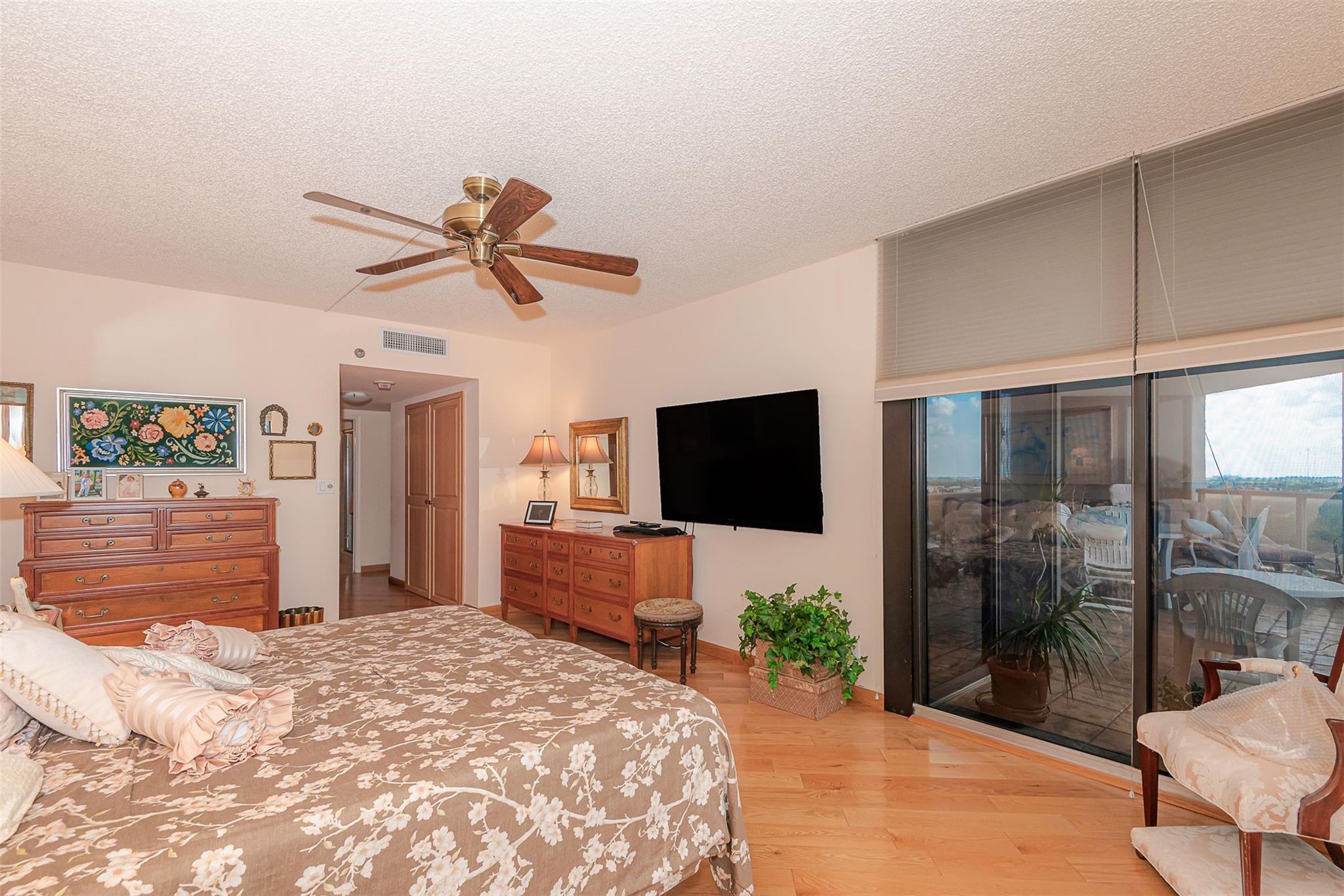 Photo for 3598 Yacht Club Drive, 1402, Miami, FL 33180 - Listing #FX-10491144 3598 Yacht Club Drive, 1402, Miami, FL 33180