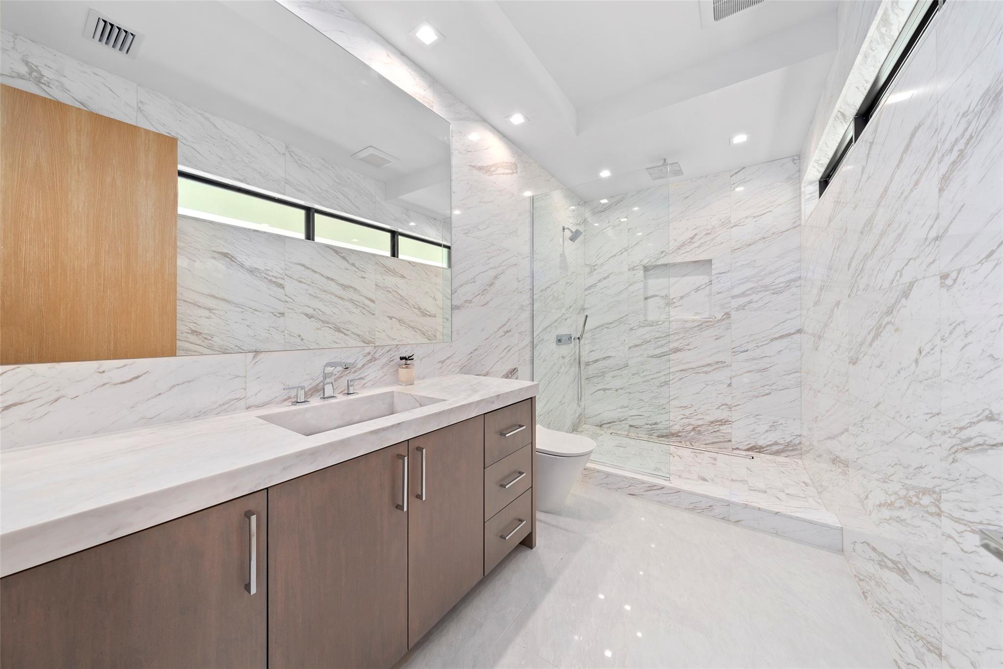 24 Fiesta Way, Fort Lauderdale, FL 33301