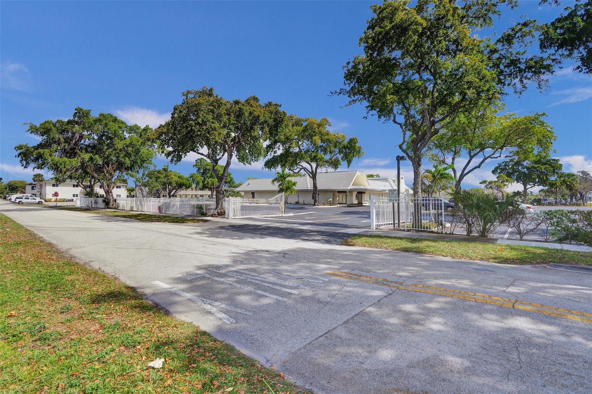 4441 W Sunrise Boulevard, Plantation, FL 33313