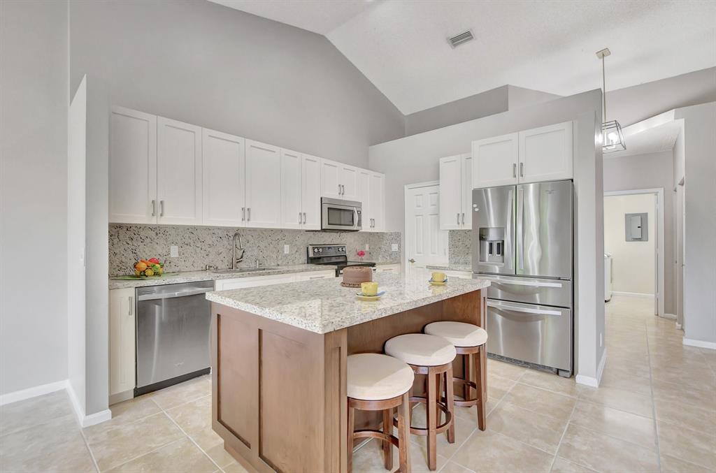 Photo for 5801 Coach House Circle, Unit E, Boca Raton, FL 33486 - Listing #FX-10436780 Contrasting huge center island with double granite counter and tons of storage.