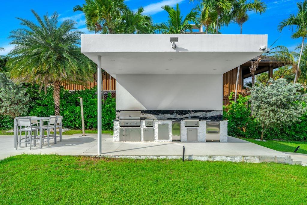 19 Gatehouse Road, Sea Ranch Lakes, FL 33308