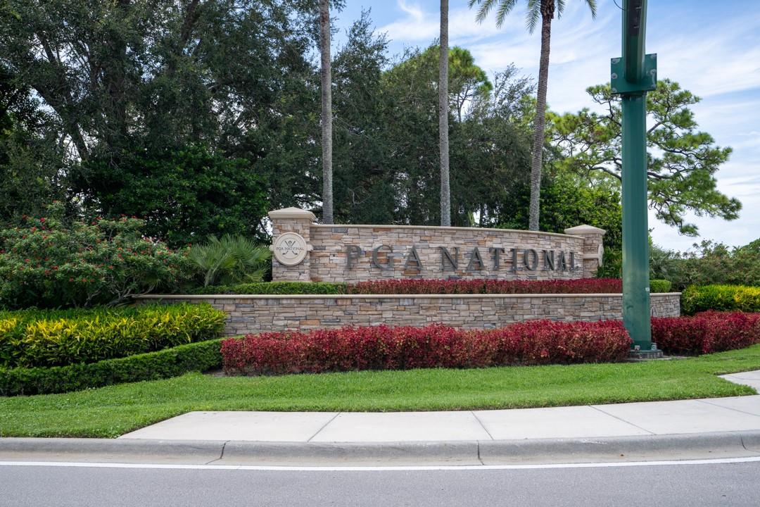 Photo for 292 Canterbury Drive E, Palm Beach Gardens, FL 33418 - listing #FX-10540259 292 Canterbury Drive E, Palm Beach Gardens, FL 33418
