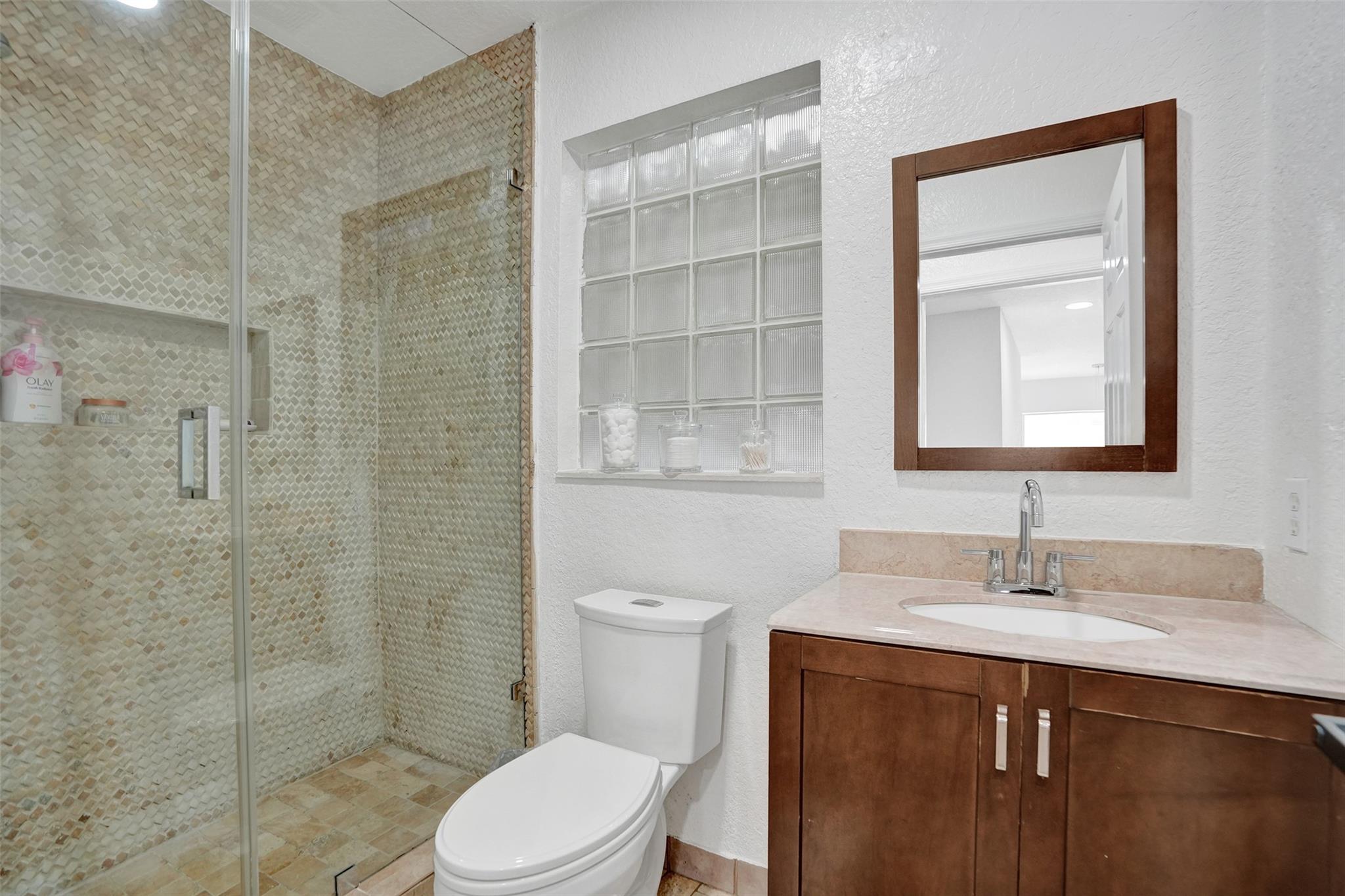 9814 NW 1st Mnr, Coral Springs, FL 33071