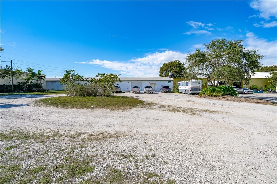 841 NE 44th Street, Oakland Park, FL 33334