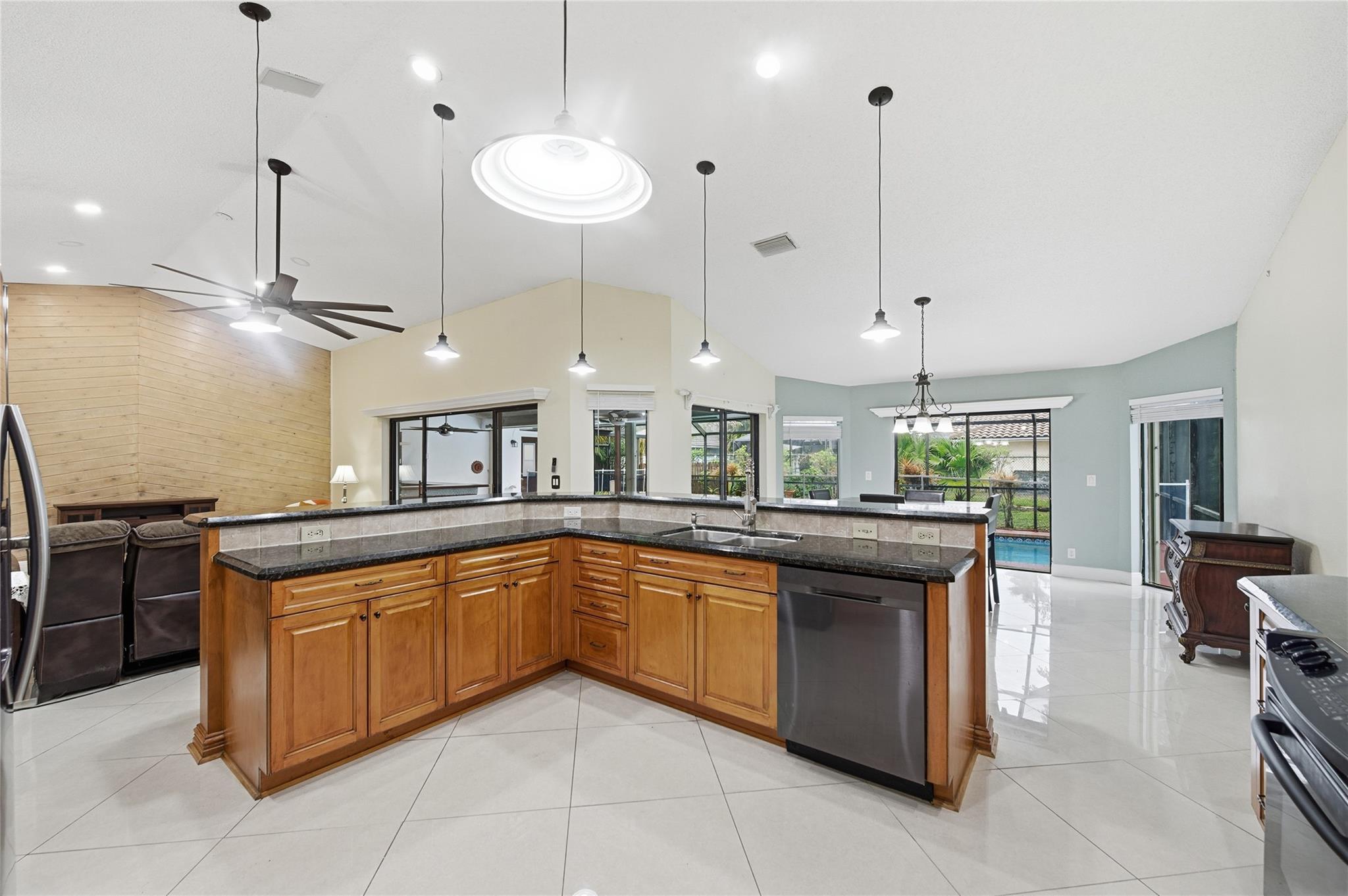 10949 NW 1st Mnr, Coral Springs, FL 33071