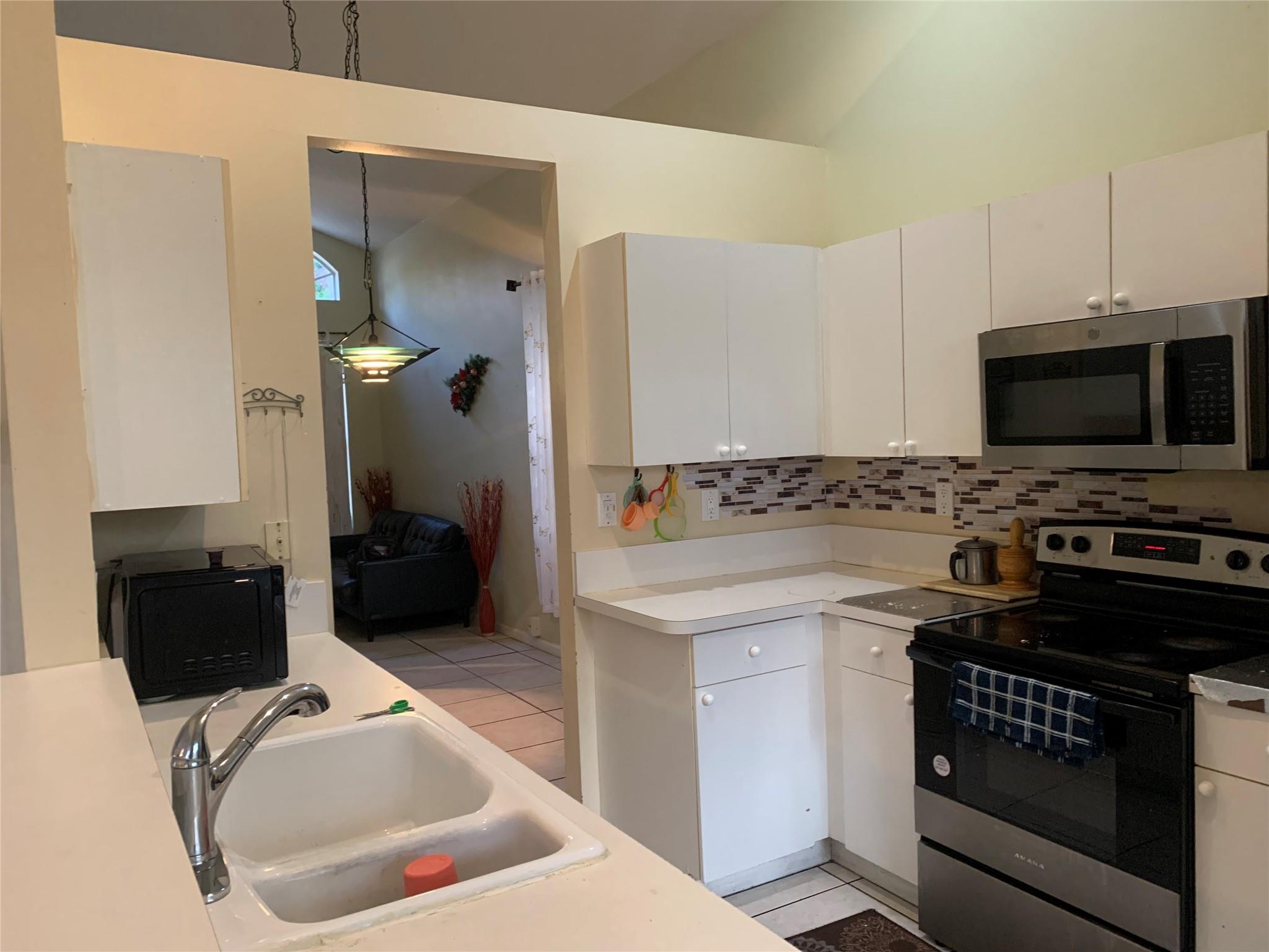 320 NW 115th Way, Coral Springs, FL 33071