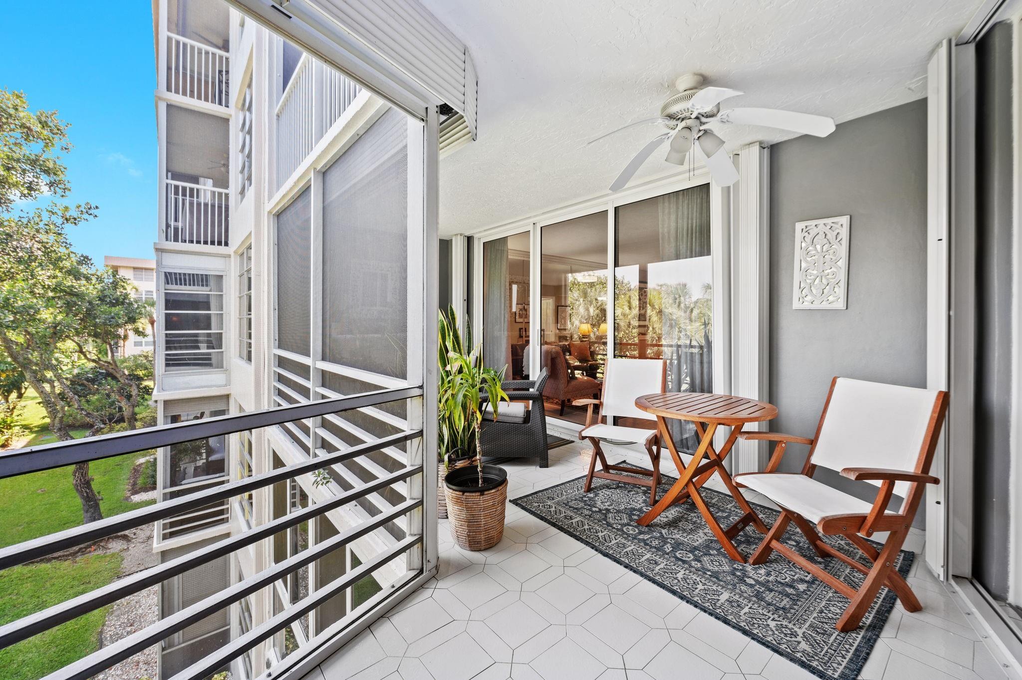 Photo for 3900 Oaks Clubhouse Drive, 305, Pompano Beach, FL 33069 - Listing #FX-10517147 3900 Oaks Clubhouse Drive, 305, Pompano Beach, FL 33069