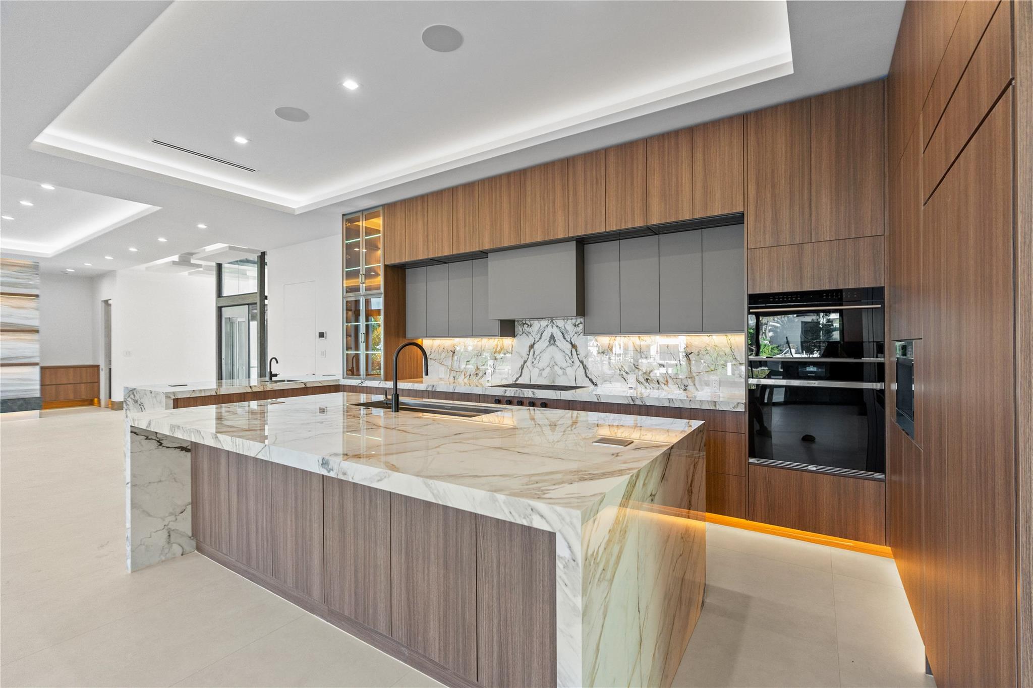 2441 NE 48th Court, Lighthouse Point, FL 33064