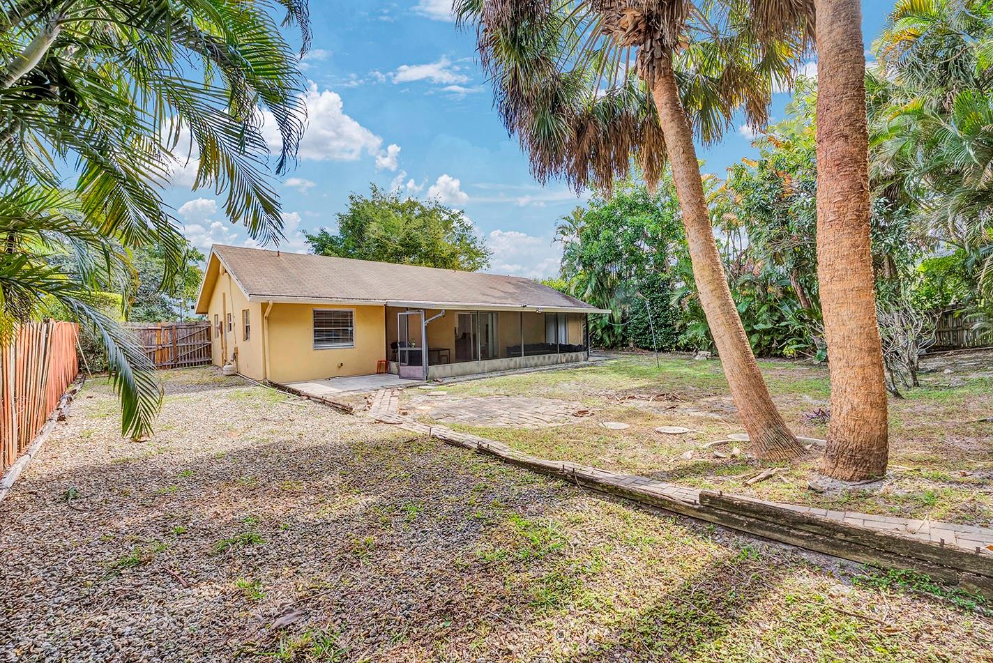 19667 Delaware Circle, Boca Raton, FL 33434