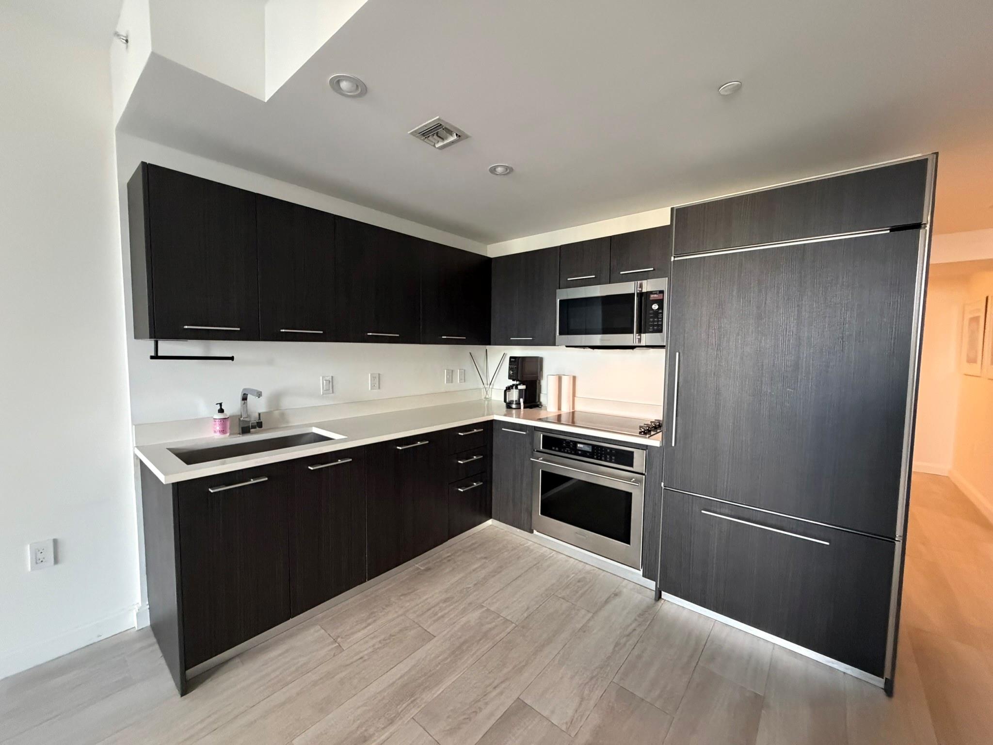 45 SW 9th Street 3110, Miami, FL 33130