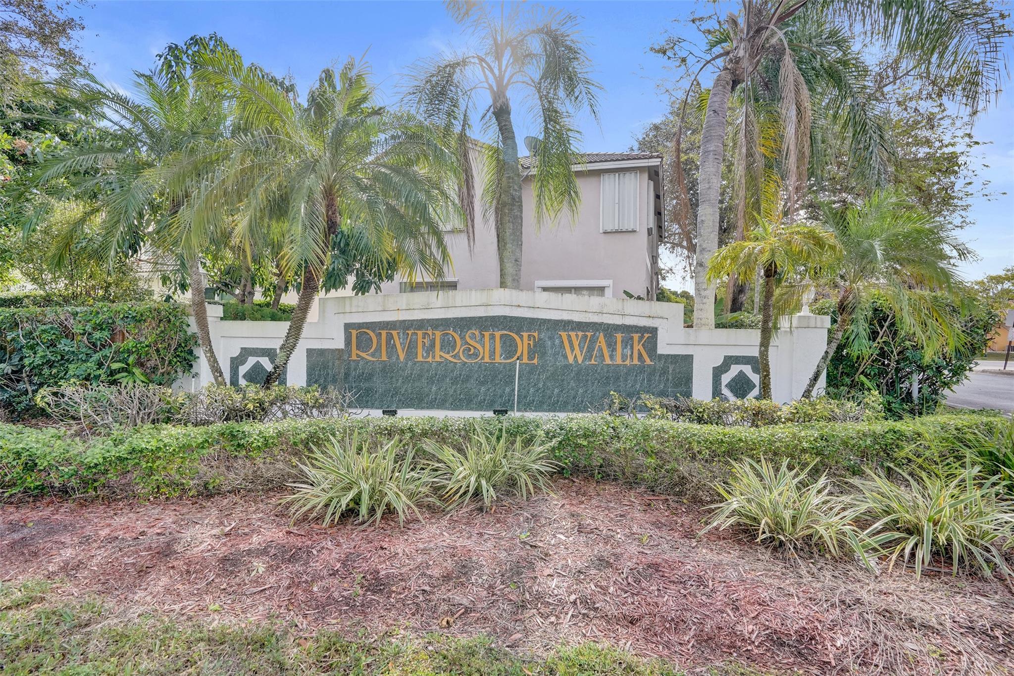 9814 NW 1st Mnr, Coral Springs, FL 33071