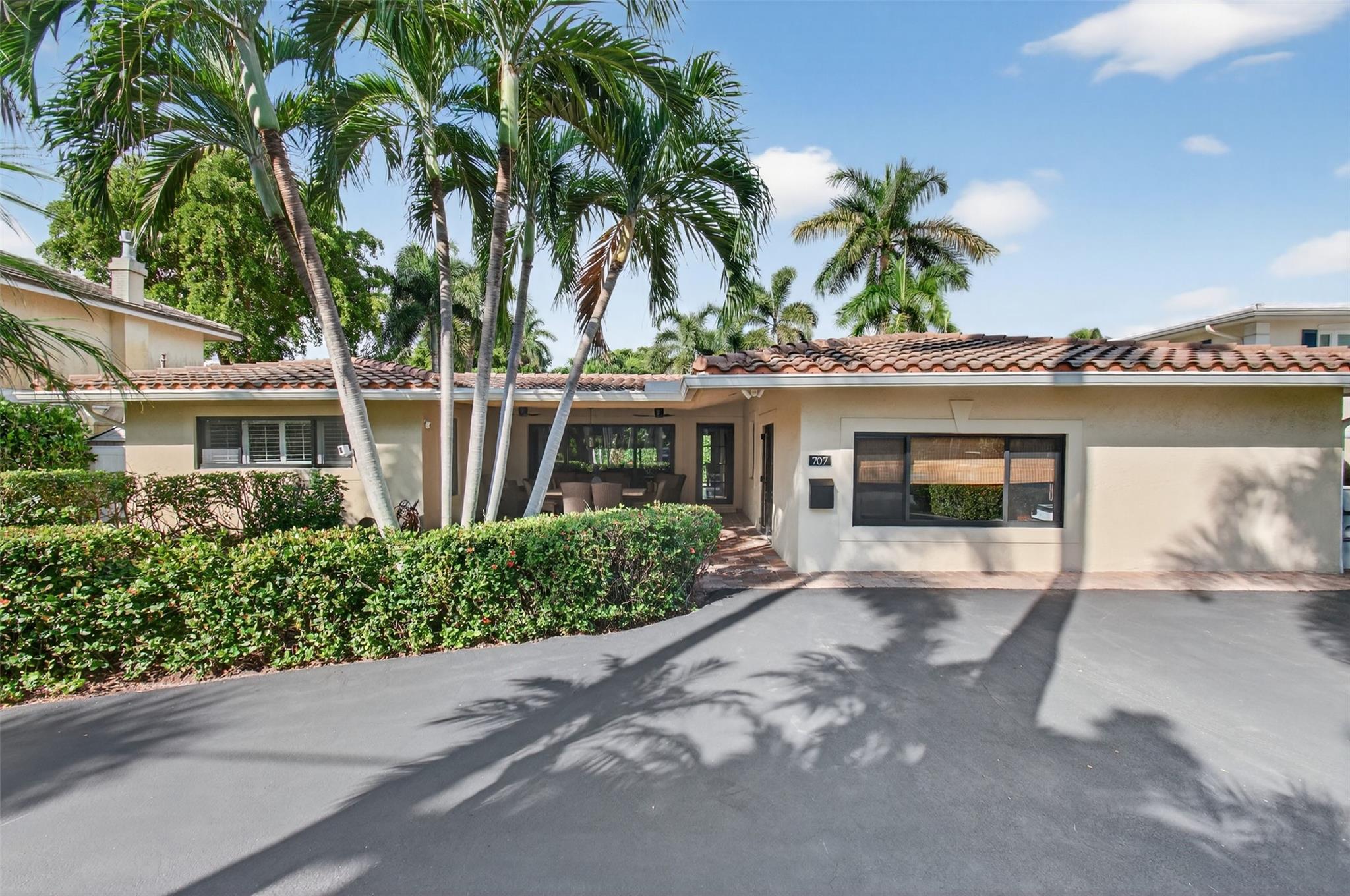 Photo for 707 SE 25th Avenue, Pompano Beach, FL 33062 - listing #FX-10533325 707 SE 25th Avenue, Pompano Beach, FL 33062