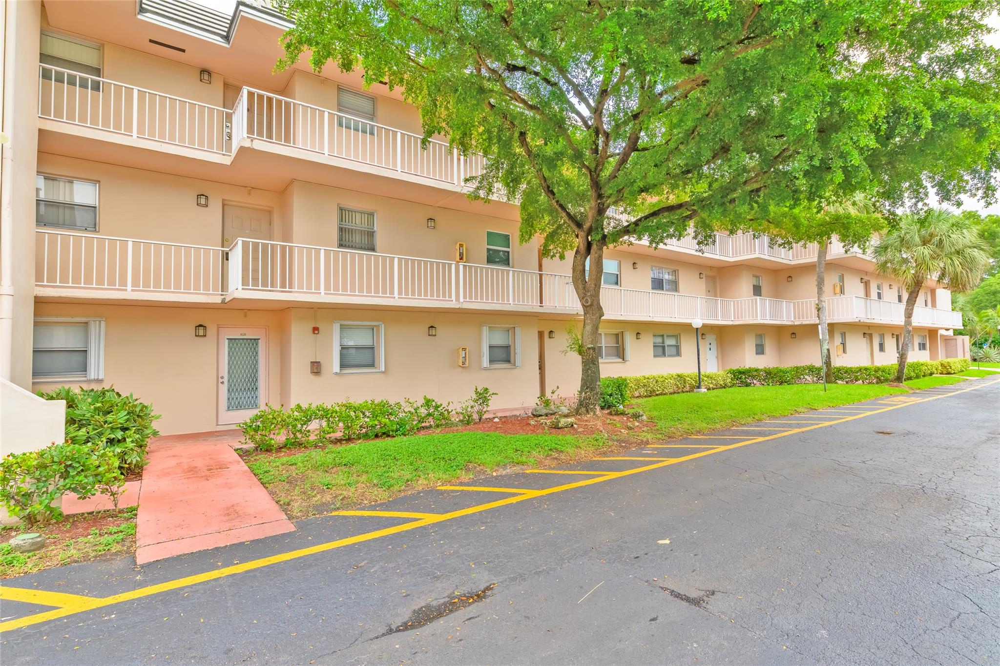 2850 S Forest Hills Boulevard 105, Coral Springs, FL 33065