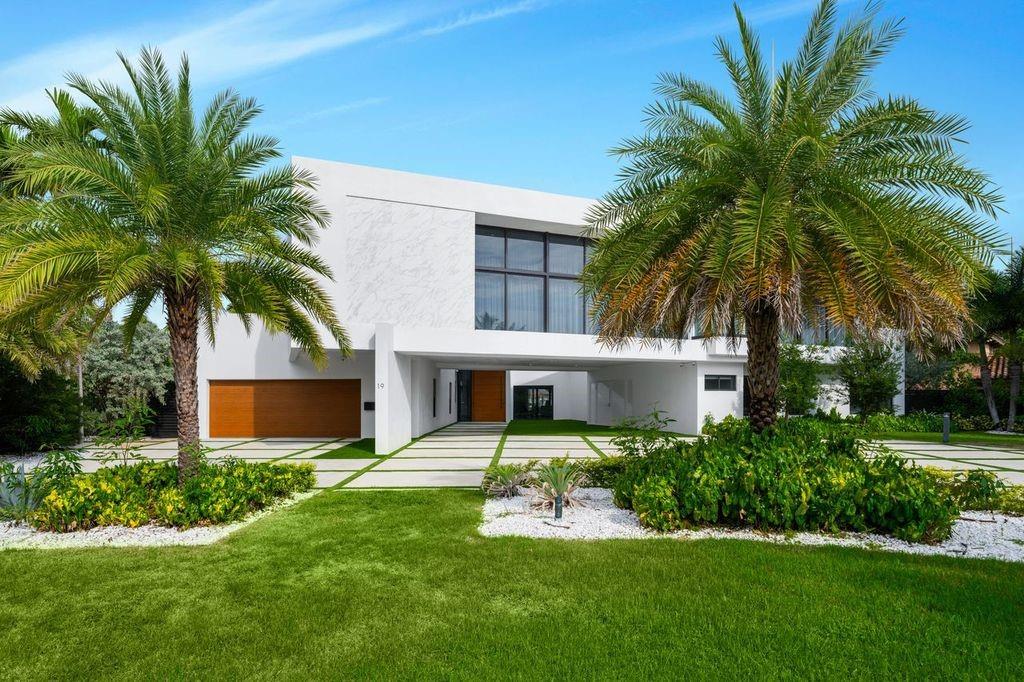 19 Gatehouse Road, Sea Ranch Lakes, FL 33308