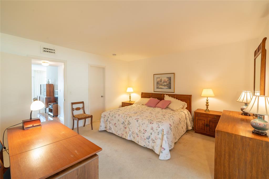 Photo for 3280 Lake Osborne Drive, 206, Lake Worth Beach, FL 33461 - Listing #FX-10432025 3280 Lake Osborne Drive, 206, Lake Worth Beach, FL 33461