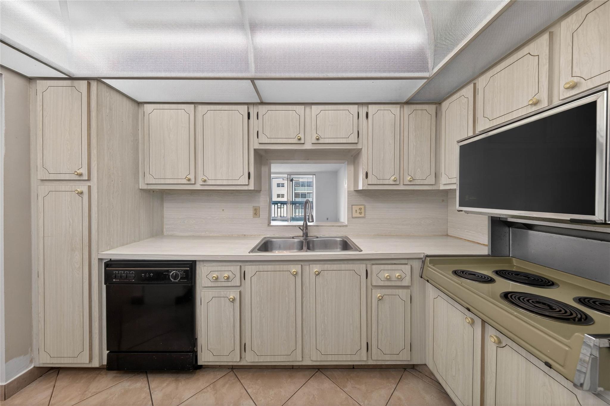 610 NE 12th Avenue 601, Hallandale Beach, FL 33009