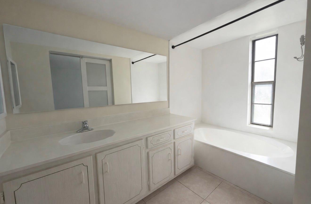 9440 SW 8 Street 208, Boca Raton, FL 33428