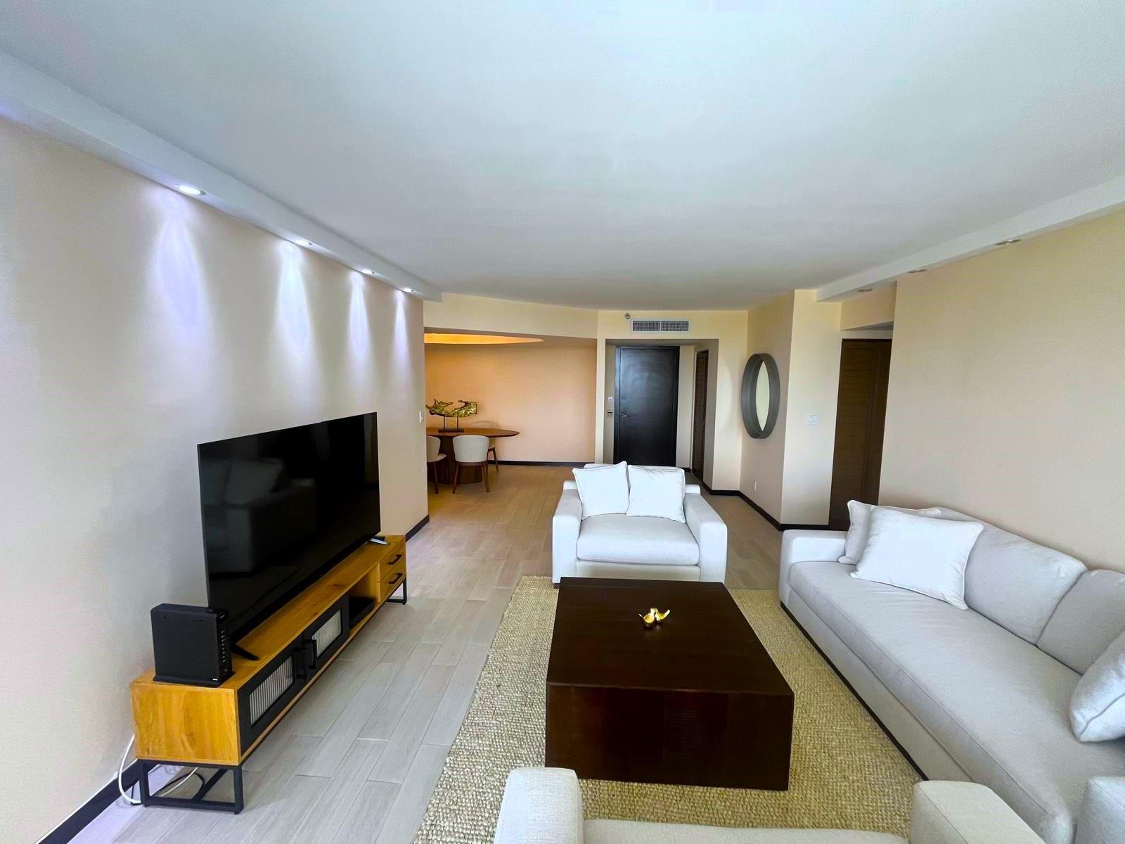 19707 Turnberry Way 8L, Miami, FL 33180