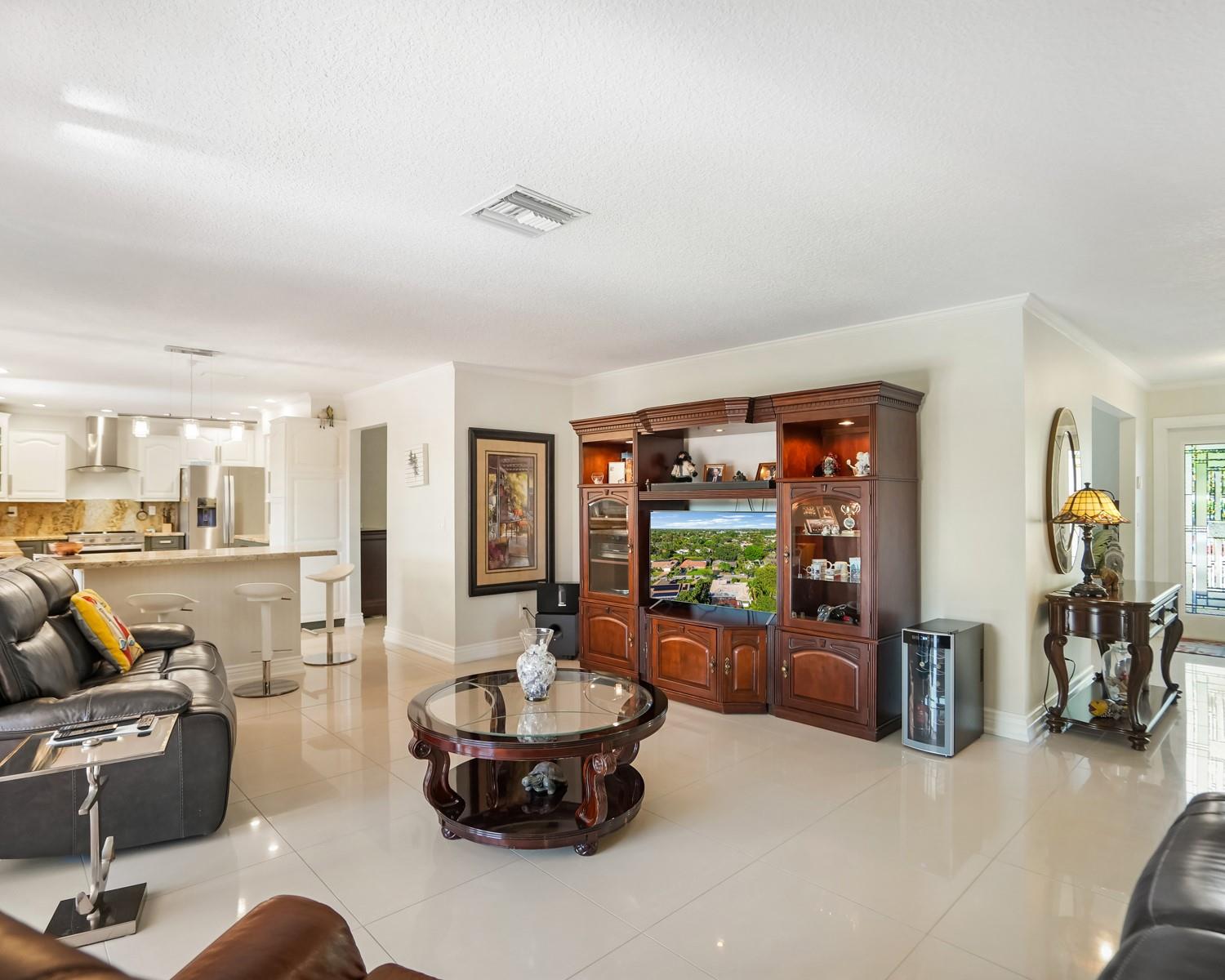 906 NW 83rd Drive, Coral Springs, FL 33071