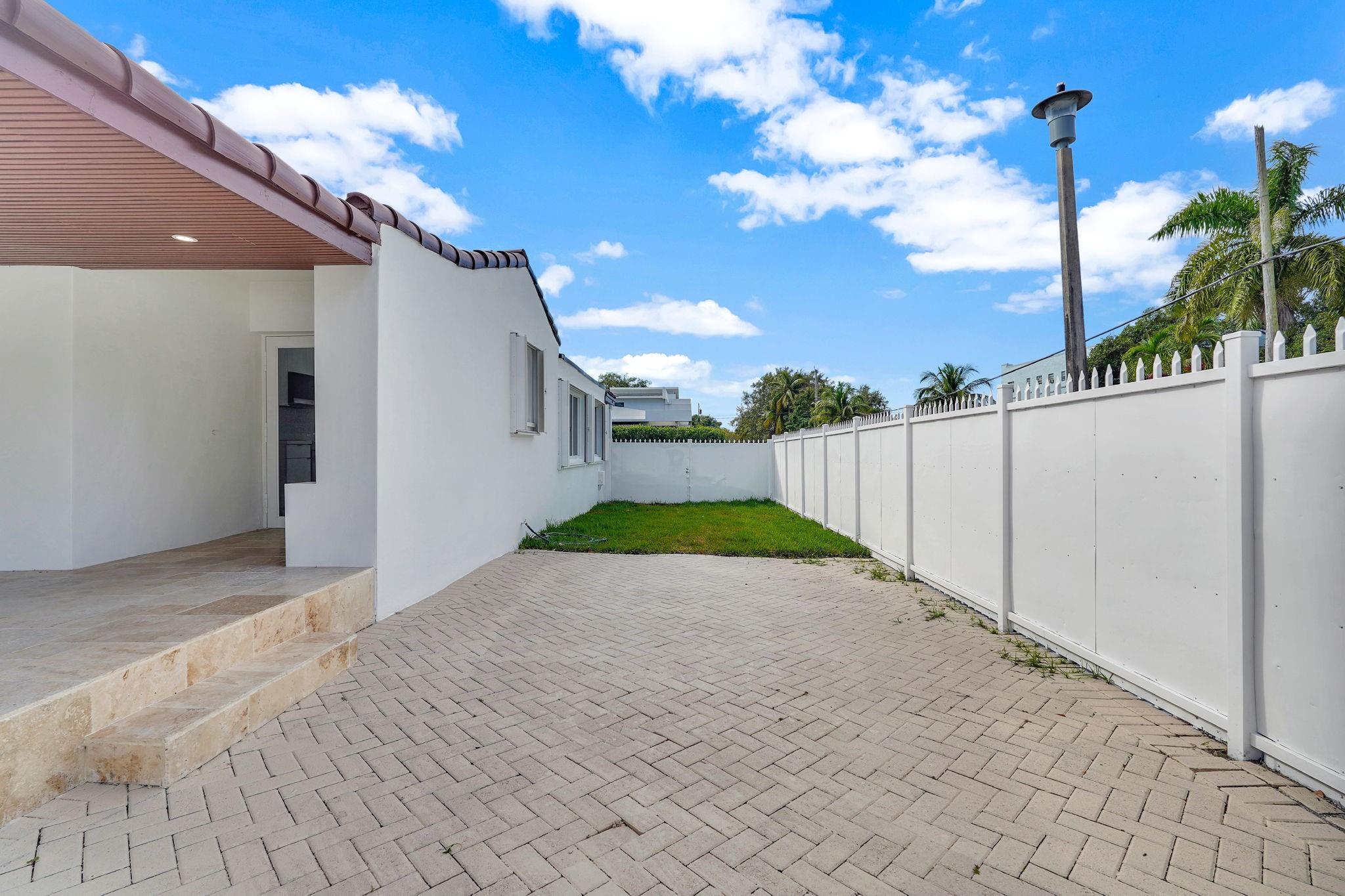 2291 SW 17th Street, Miami, FL 33145