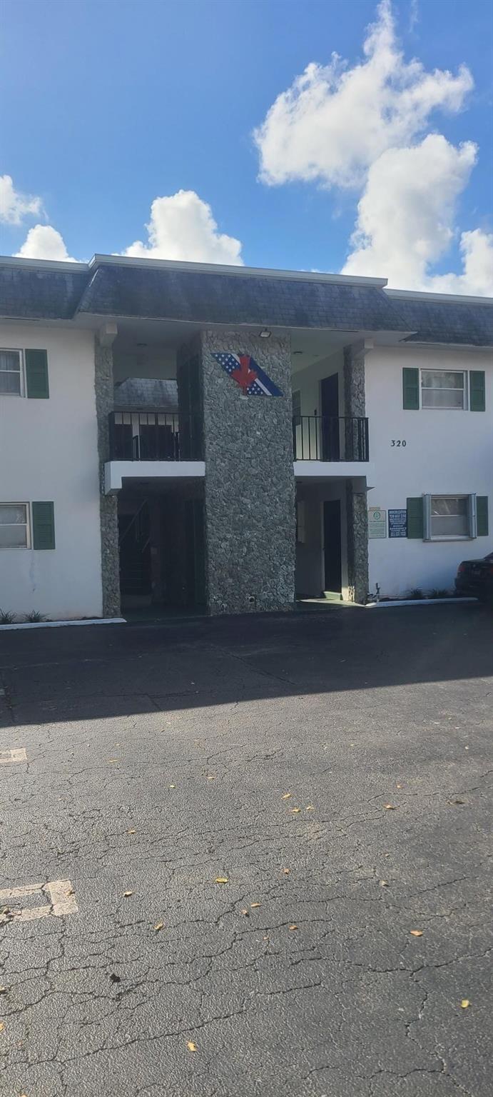 Photo for 320 SW 1st Street D 6, Pompano Beach, FL 33060 - listing #FX-10544625 320 SW 1st Street D 6, Pompano Beach, FL 33060