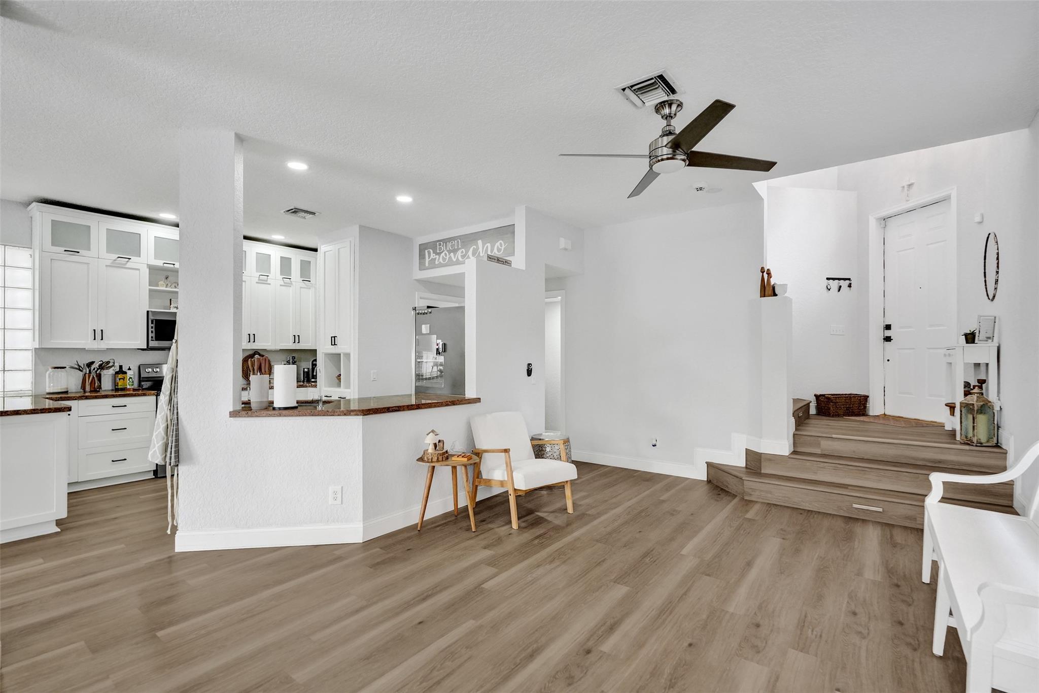 9814 NW 1st Mnr, Coral Springs, FL 33071