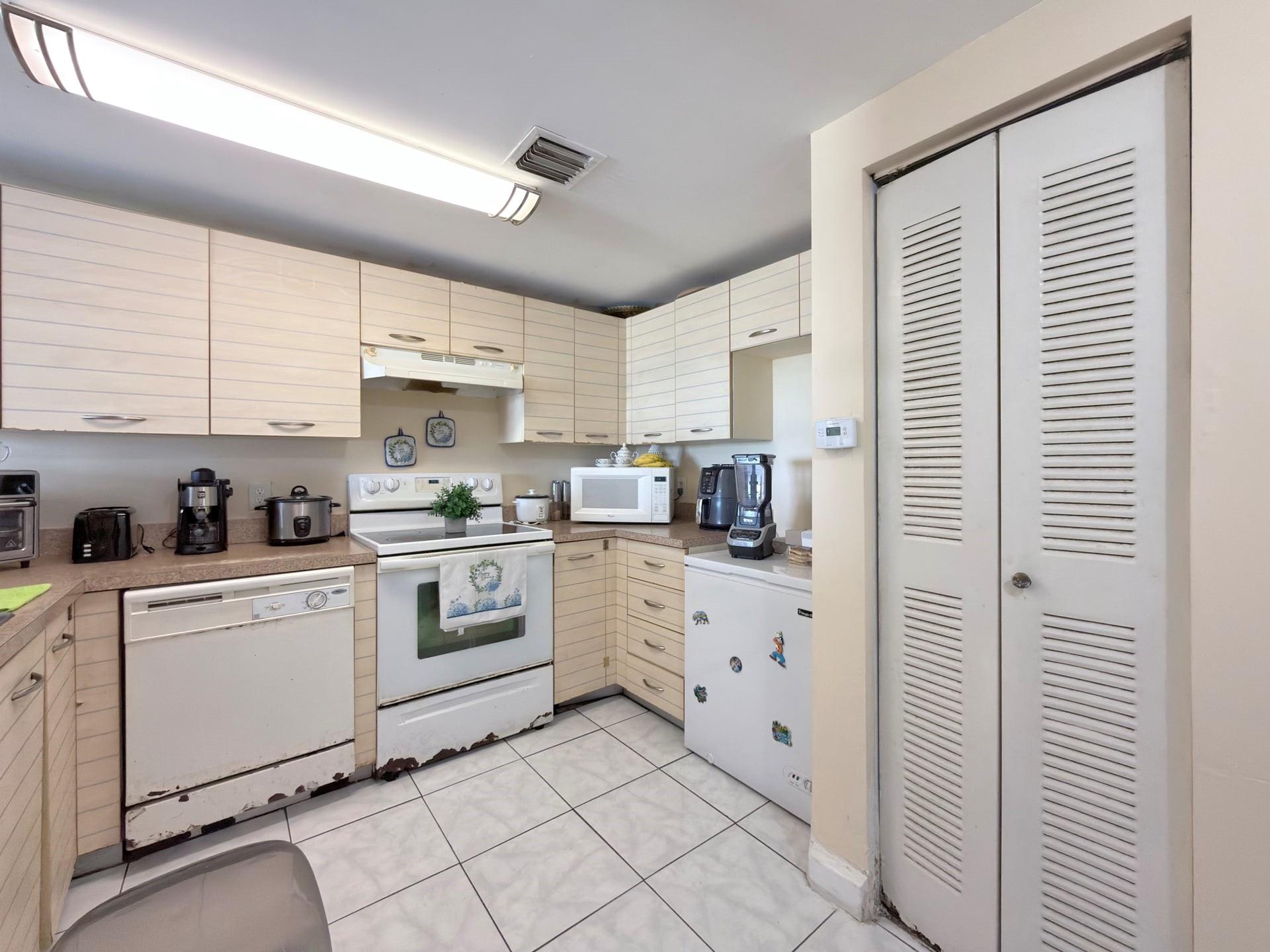 2217 NW 7th Street 901, Miami, FL 33125