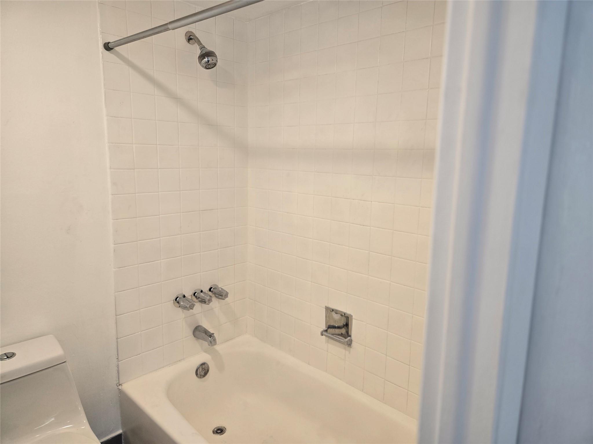 1100 NW 87th Avenue, Coral Springs, FL 33071