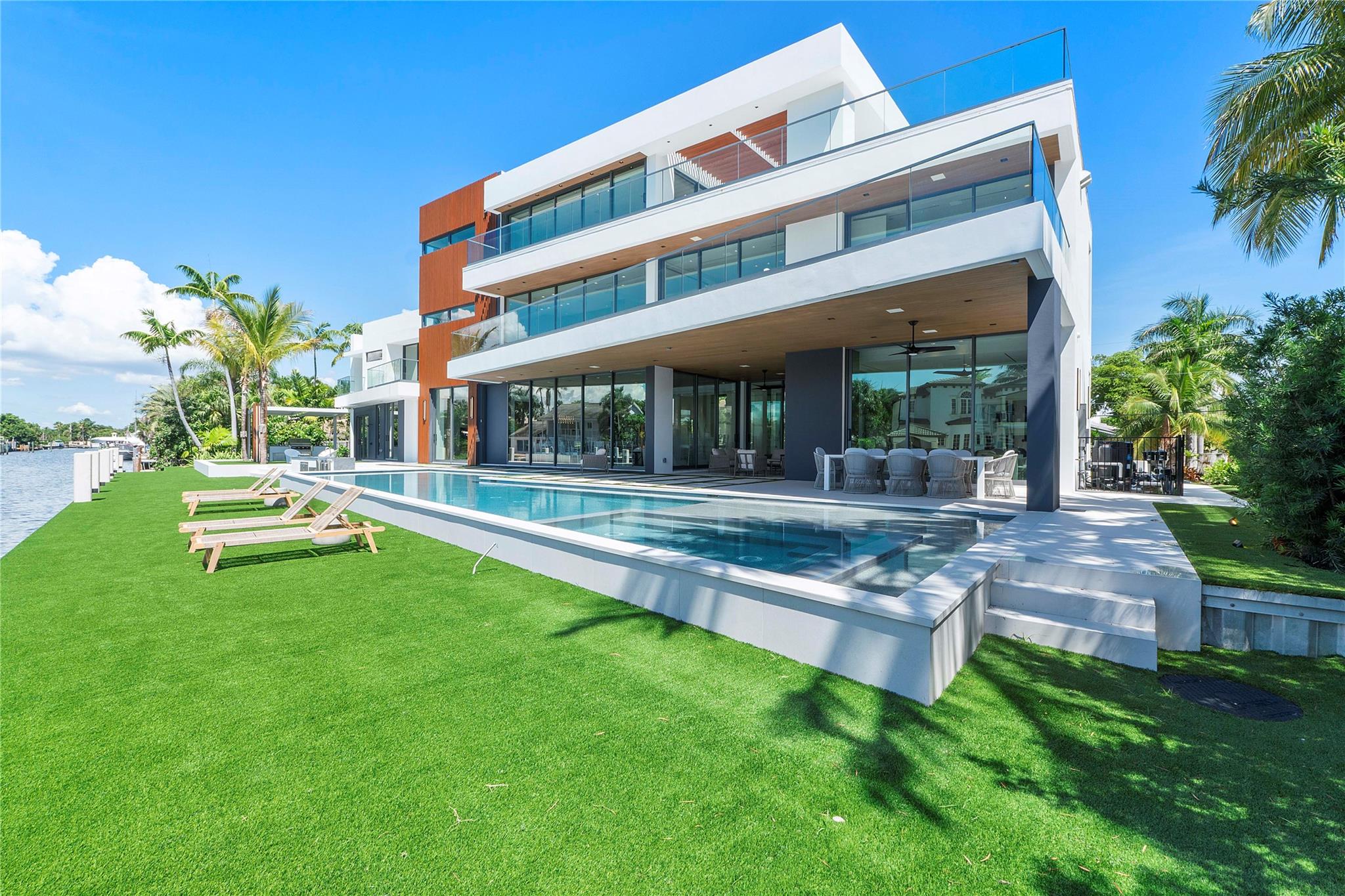 2880 NE 28th Street, Fort Lauderdale, FL 33306