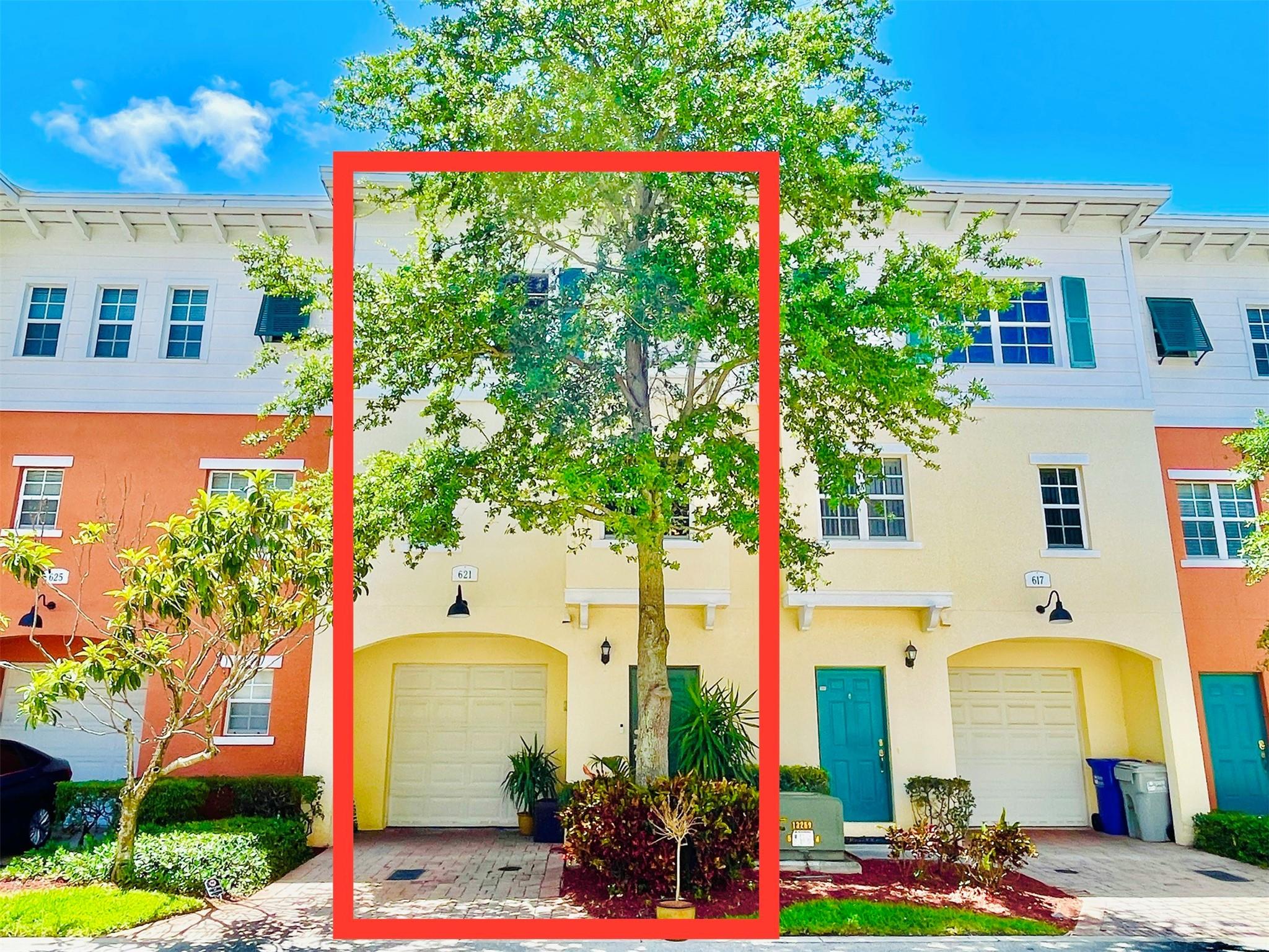 Photo for 621 SW 1st Avenue, 621, Pompano Beach, FL 33060 - Listing #FX-10514485 621 SW 1st Avenue, 621, Pompano Beach, FL 33060