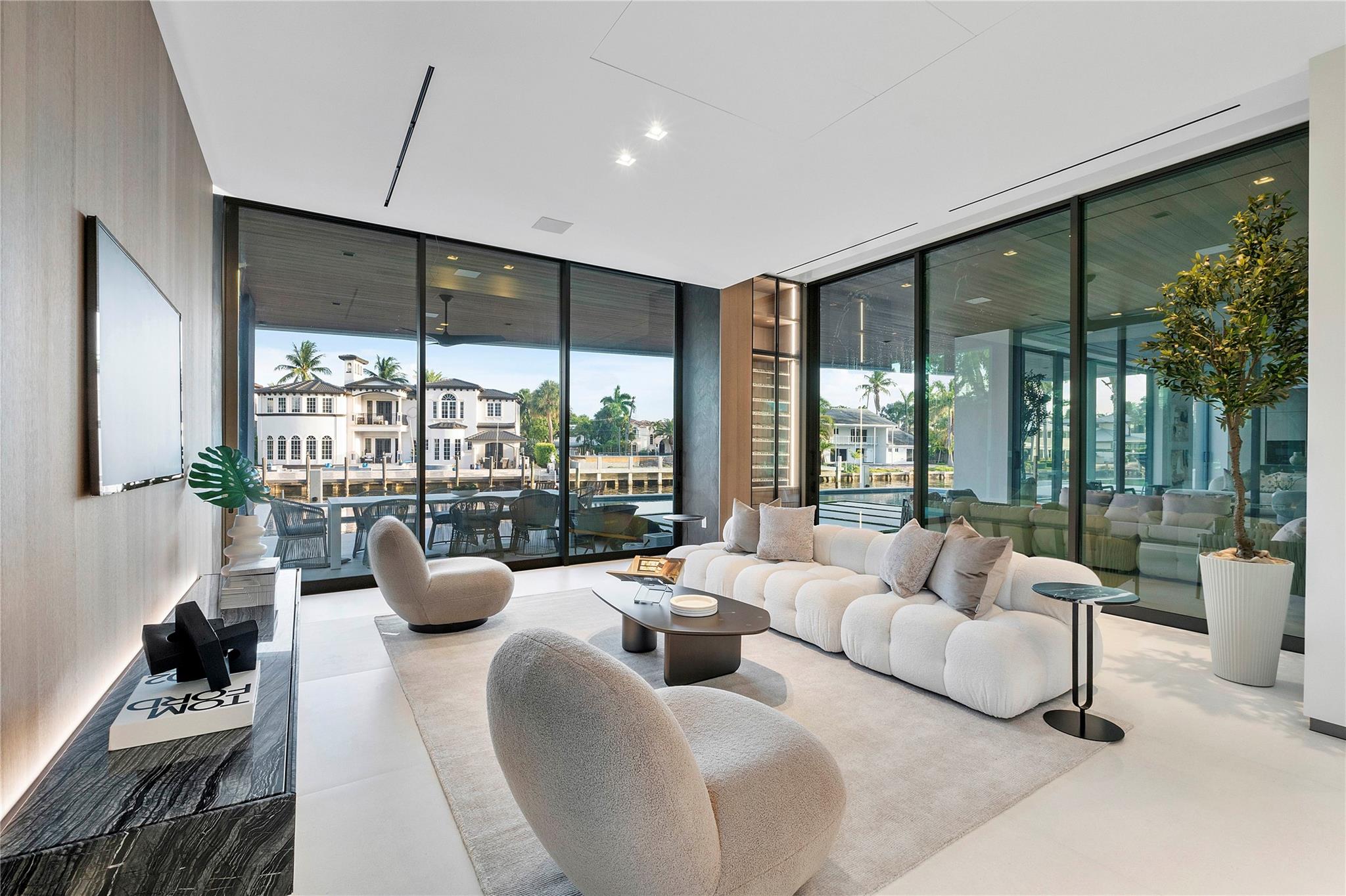 2880 NE 28th Street, Fort Lauderdale, FL 33306