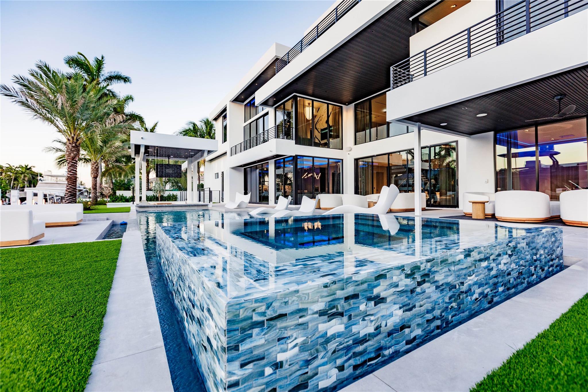 725 SE Poinciana Drive, Fort Lauderdale, FL 33301