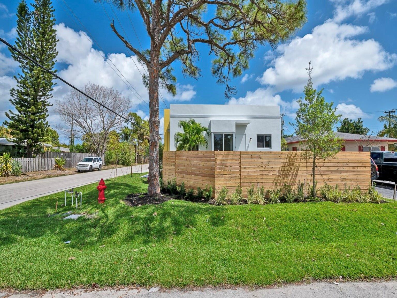 560 NW 12th Street, Fort Lauderdale, FL 33311